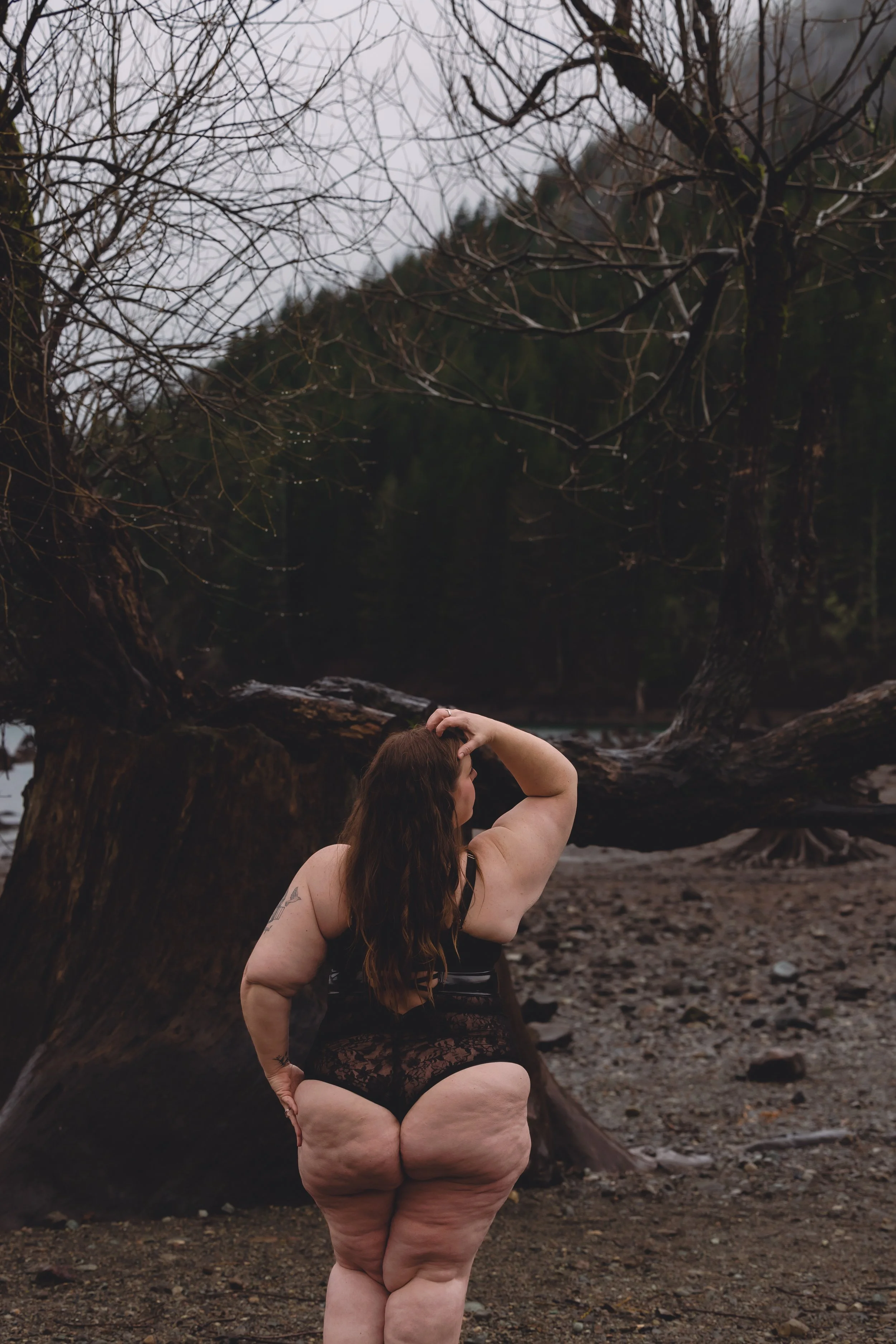 Laura-Brooks-Art-Water-Outdoor-Boudoir-Photography-Seattle.jpg
