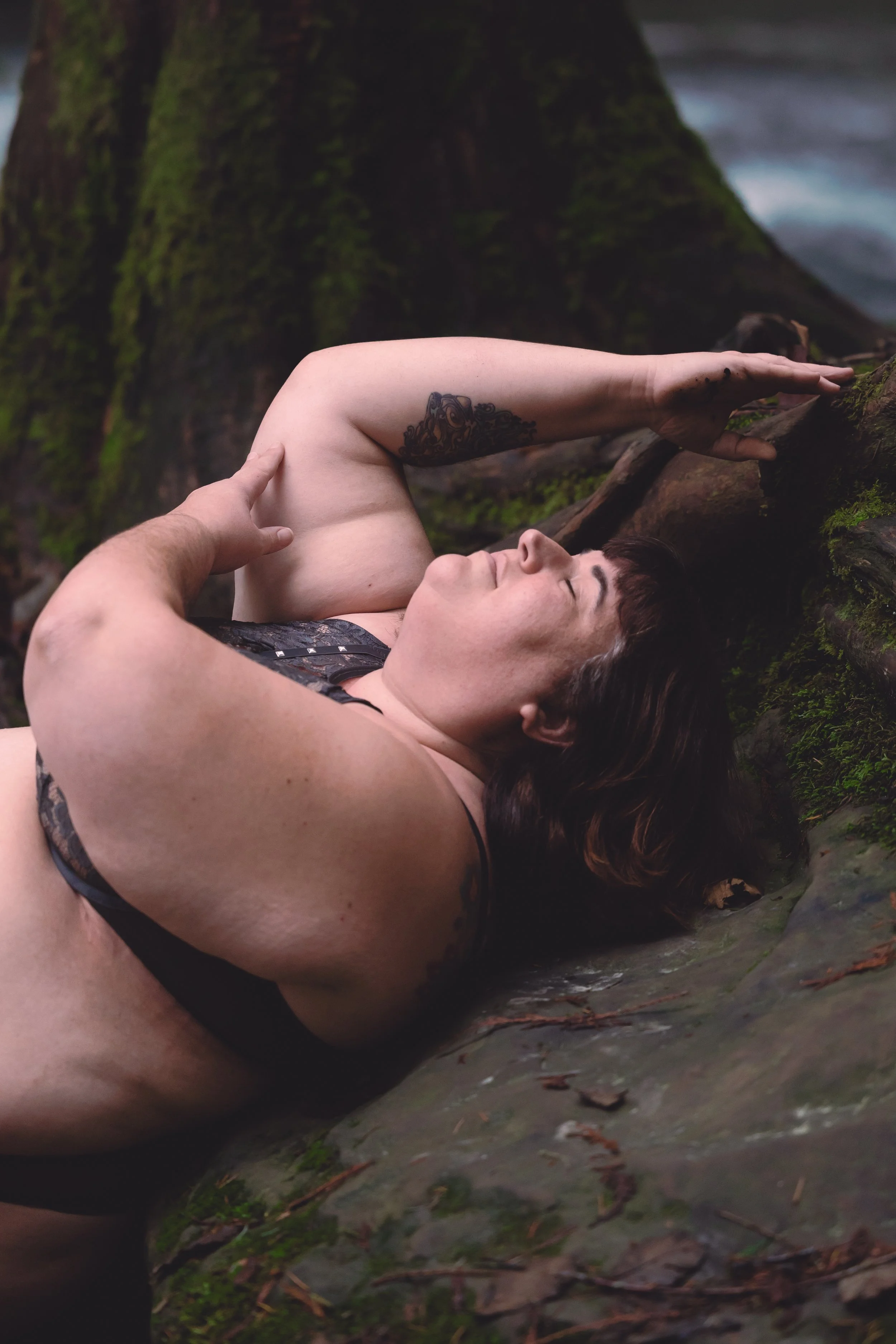 Laura-Brooks-Art-Water-Outdoor-Boudoir-Photography-Bellingham.JPG