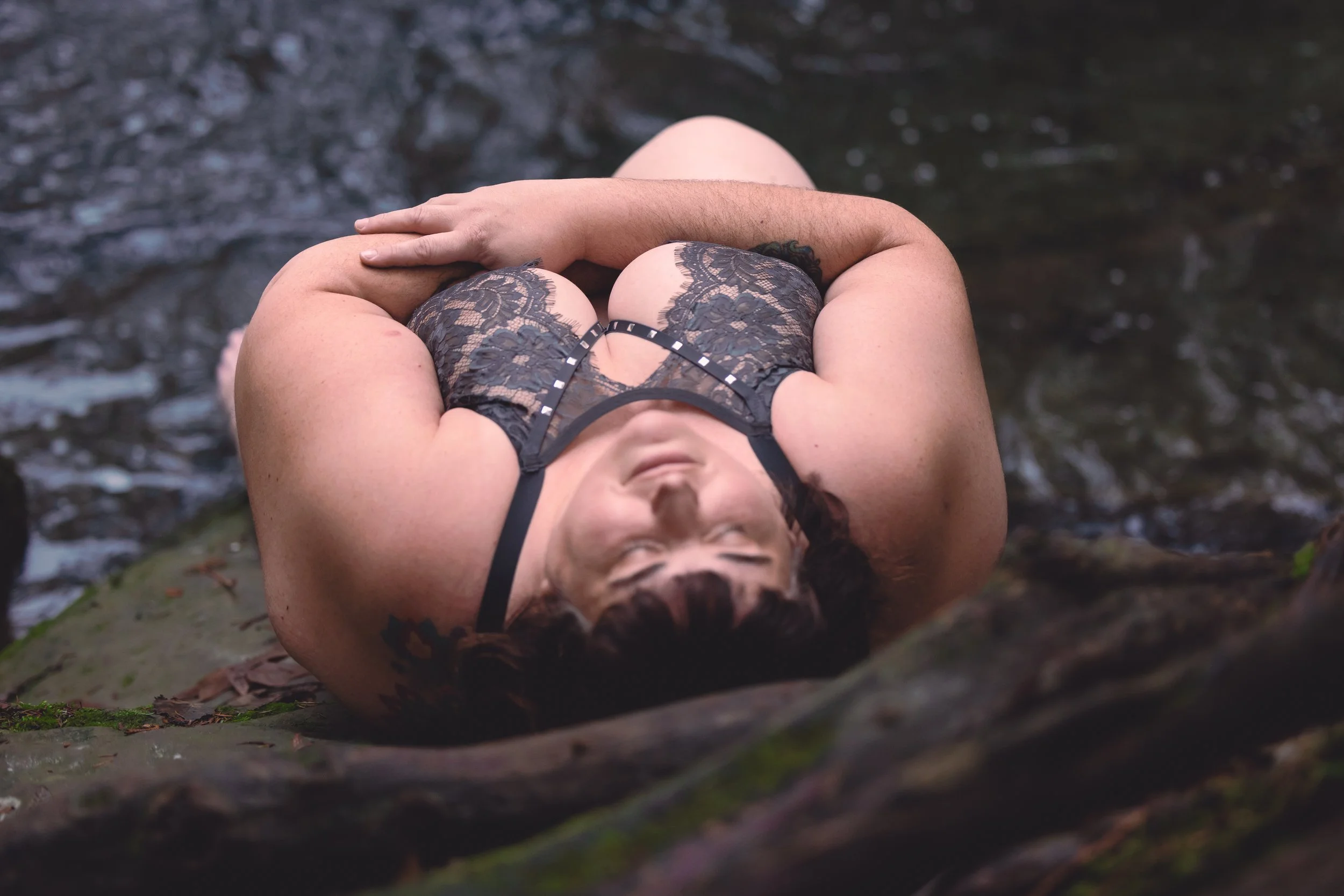 Laura-Brooks-Art-Water-Outdoor-Boudoir-Photography-Bellingham.JPG