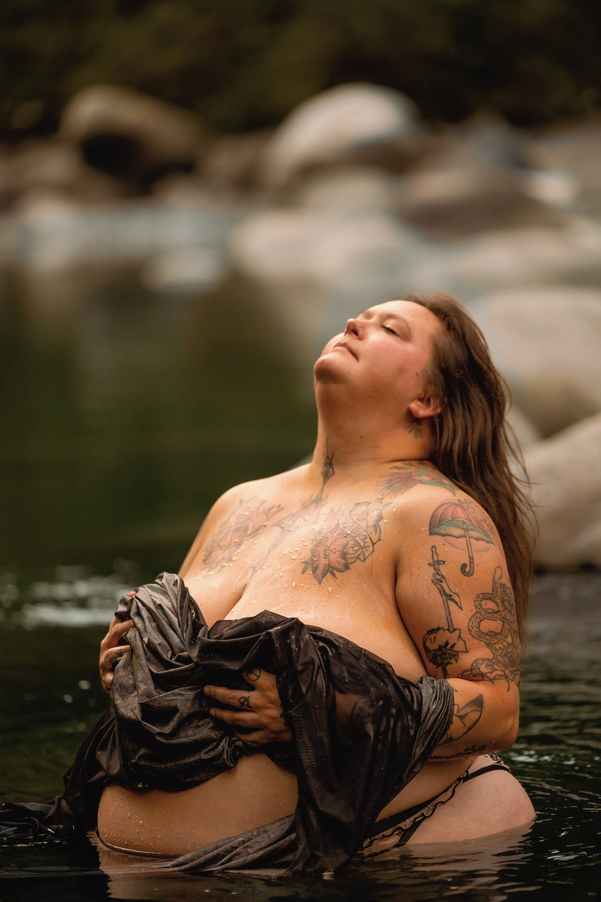 Laura-Brooks-Art-Plus-Size-Outdoor-Boudoir-Granite-Falls.jpg