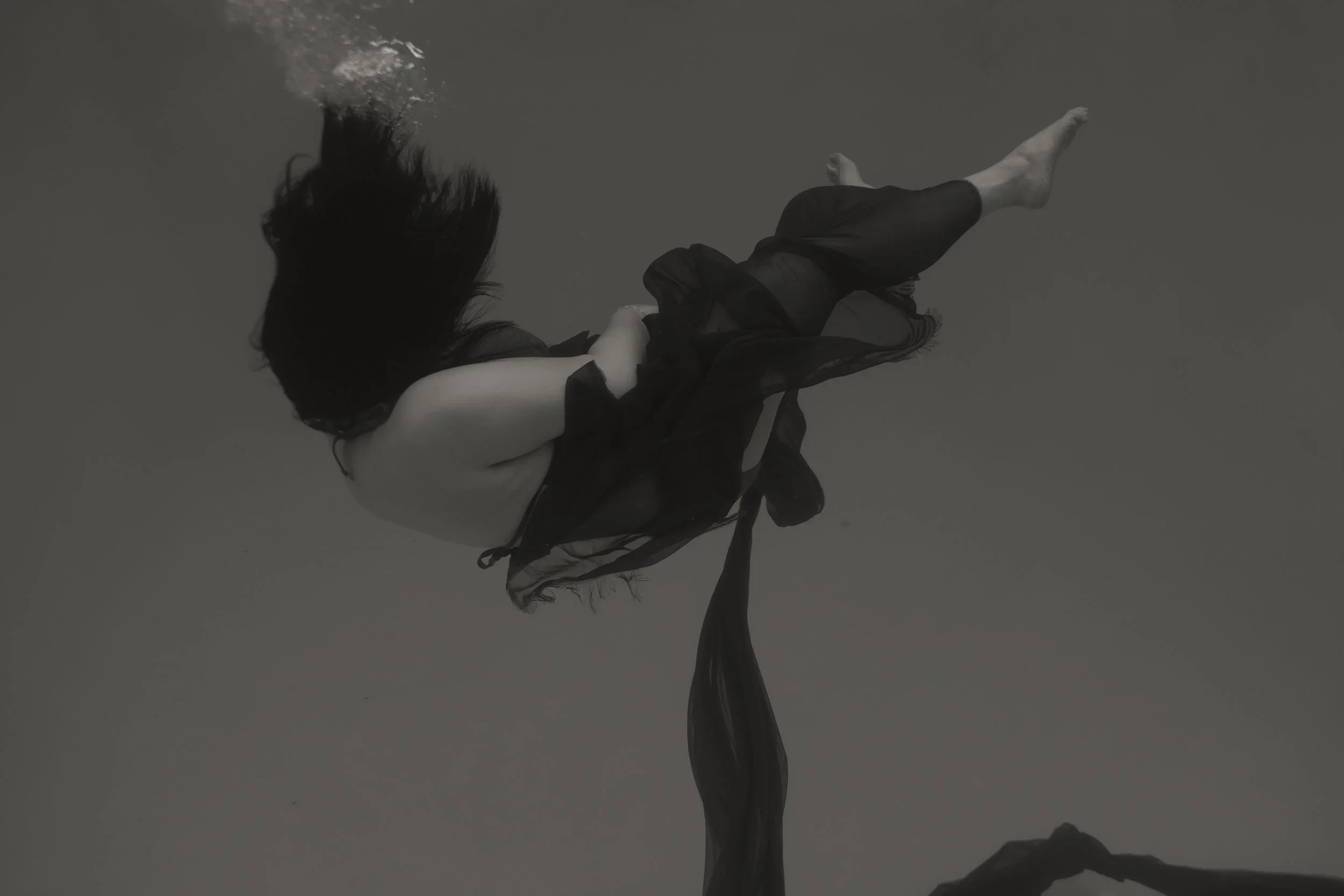 Laura-Brooks-Art-Water-Outdoor-Boudoir-Seattle-2.webp