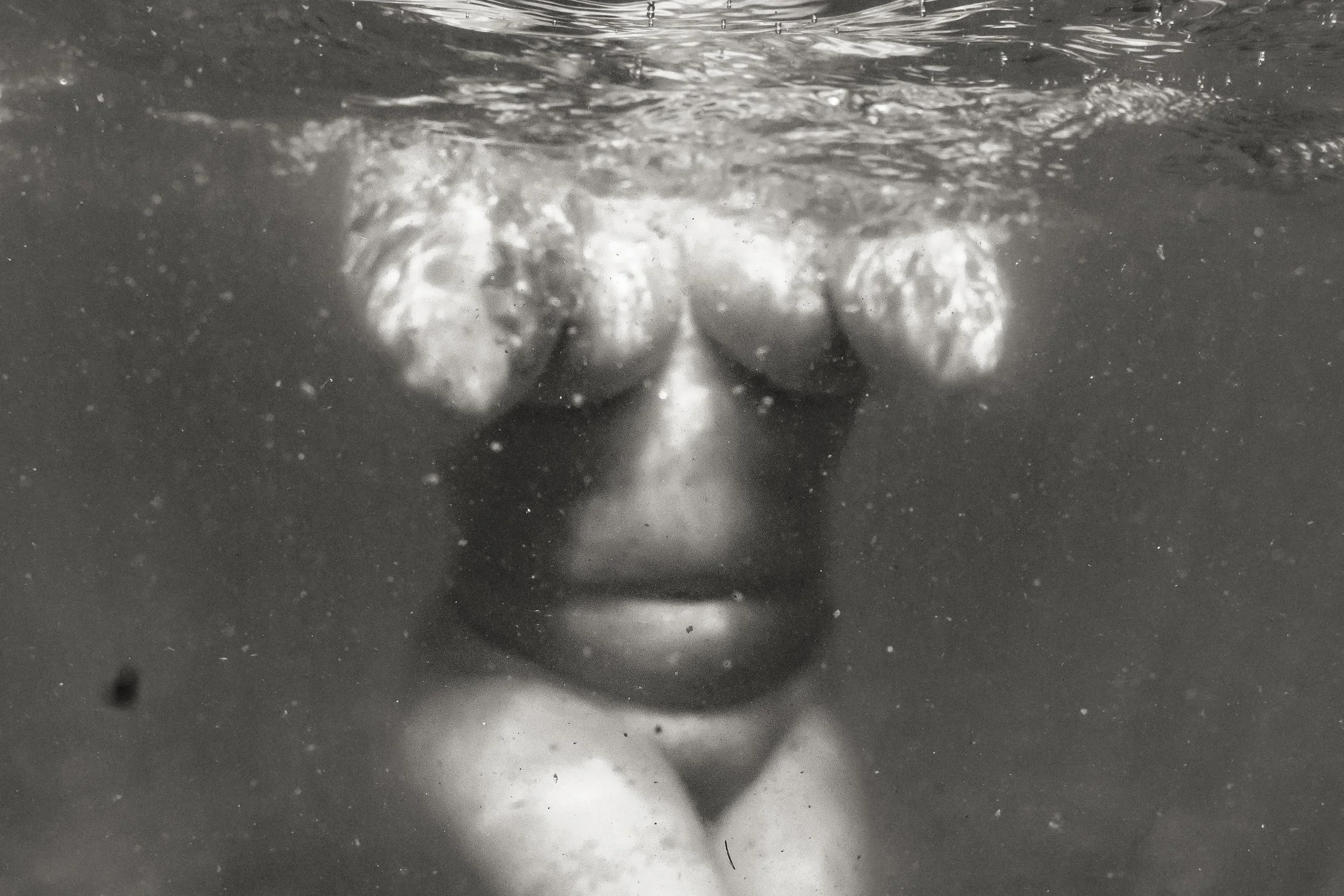 Laura-Brooks-Art-Water-Outdoor-Boudoir-Seattle-6.webp