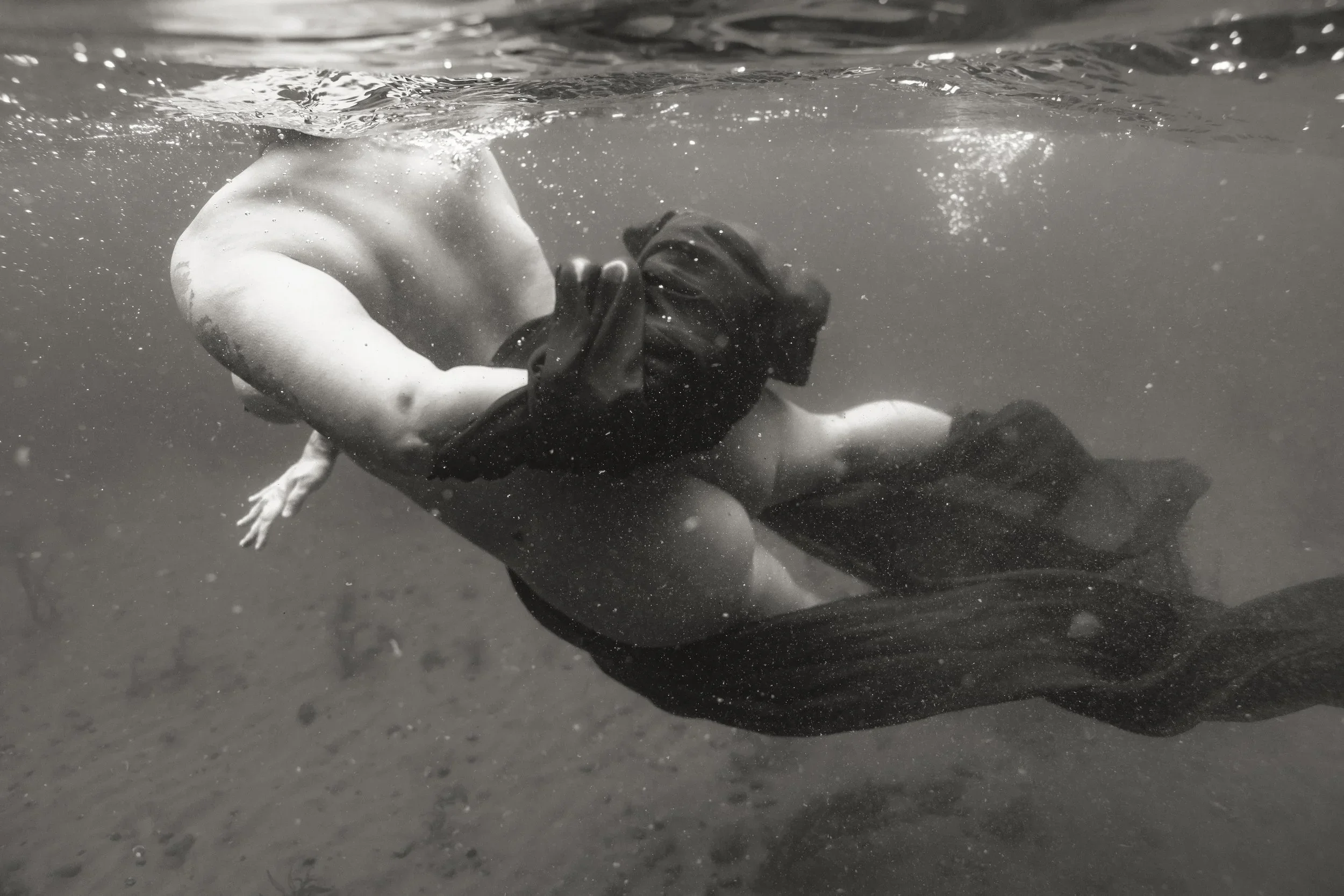 Laura-Brooks-Art-Water-Outdoor-Boudoir-Seattle.webp