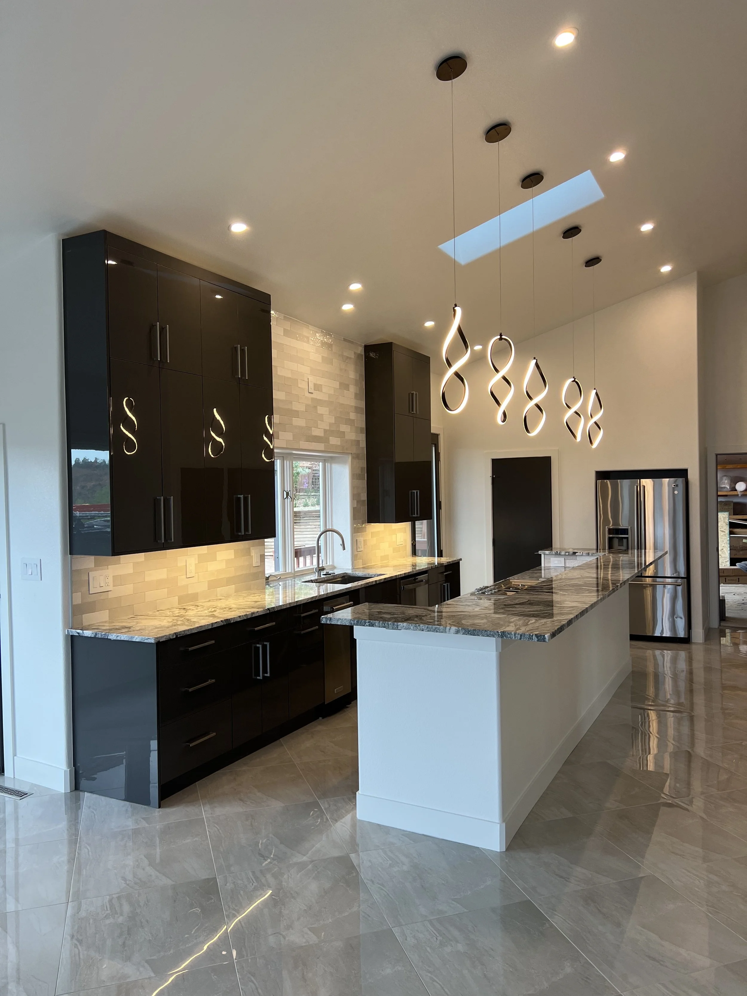 Kitchen remodel with recessed LED lighting, LED pendant lights and LED under cabinet lighting in Fort Collins, Colorado