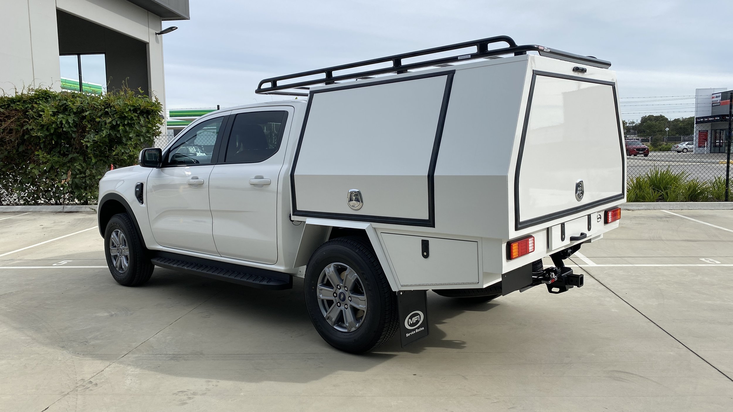 MFI Automotive Group Vehicle Service Body Roofrack