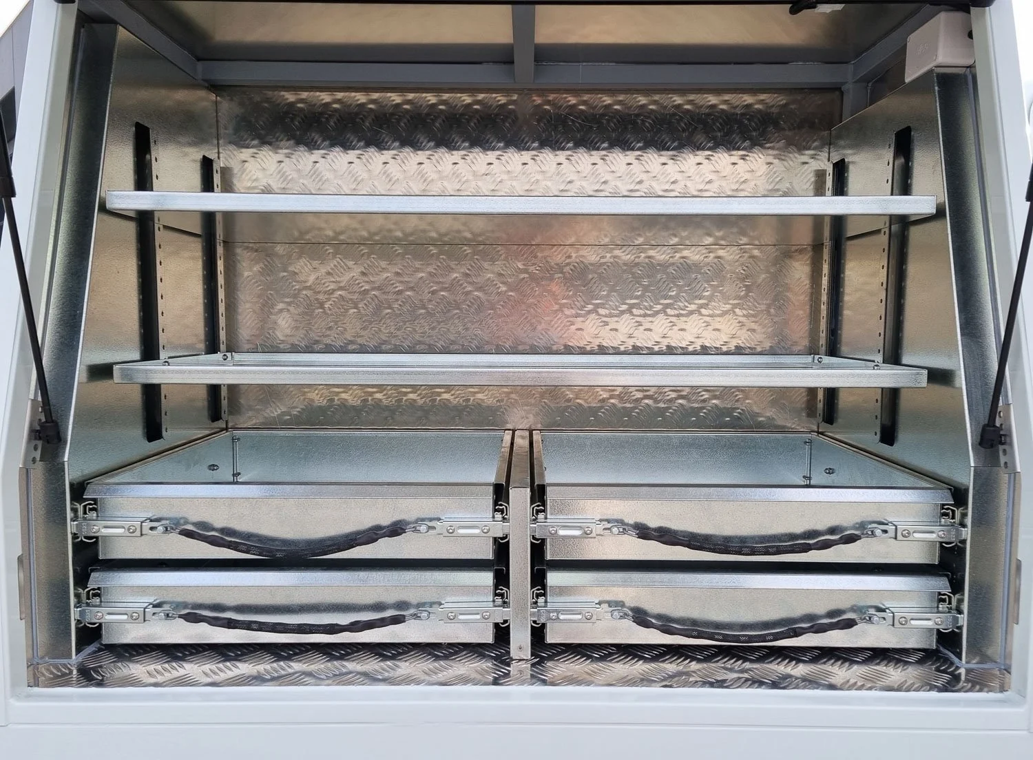 Well organised storage with a custom service body