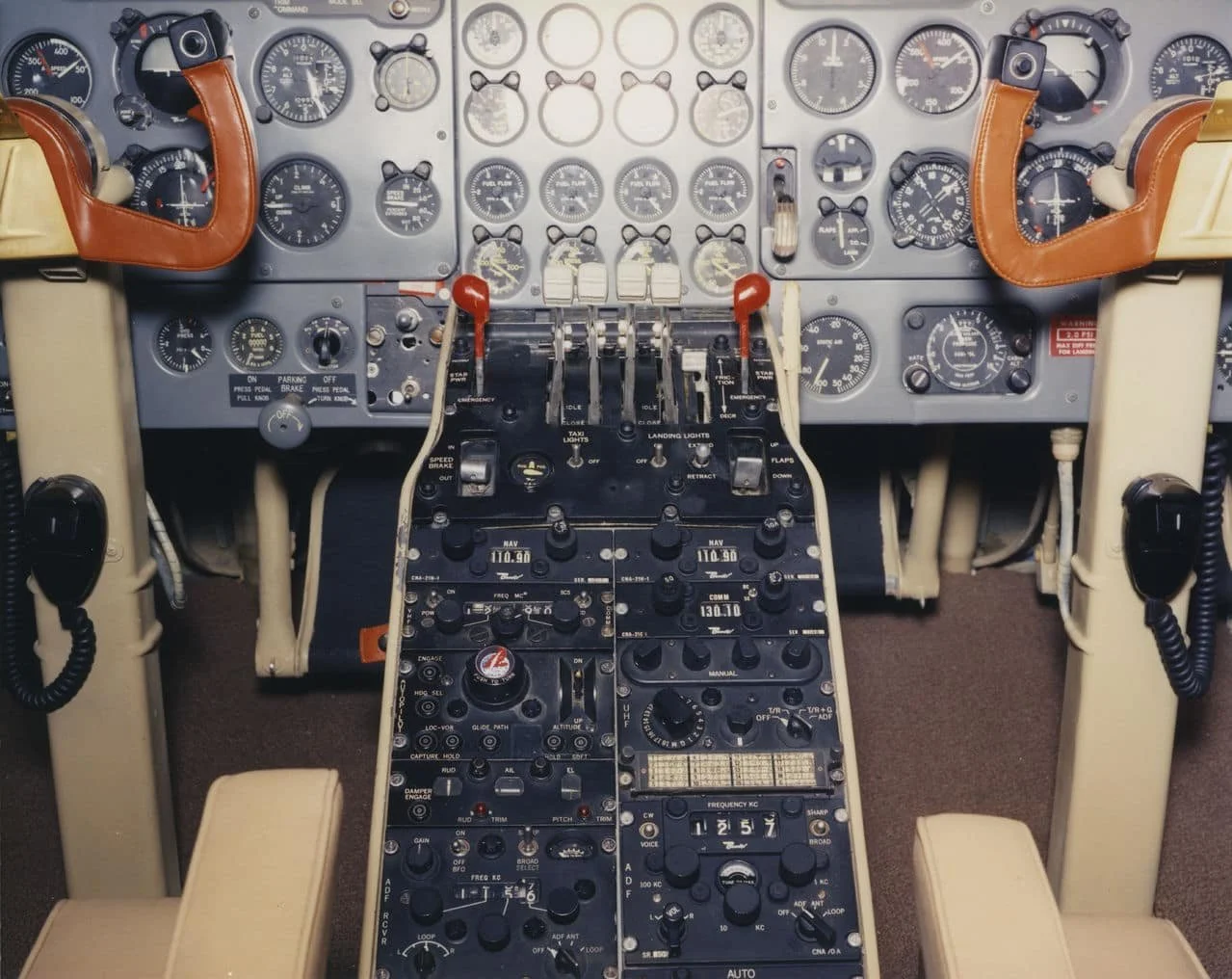 D4_C_3945_Jul-60_Model_220_interior.jpg