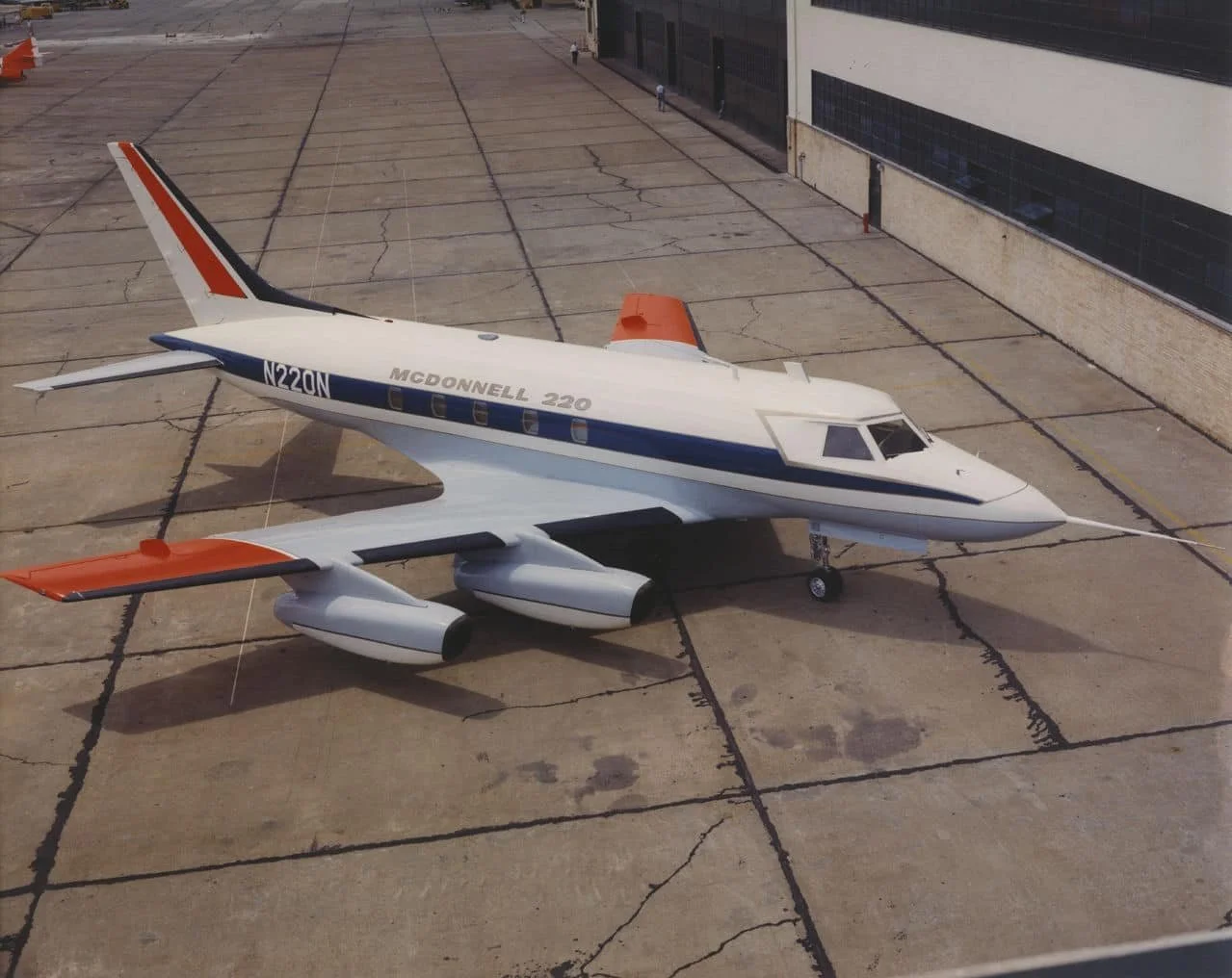 2_D4_C_3958_Jul-60_Model_220.jpg