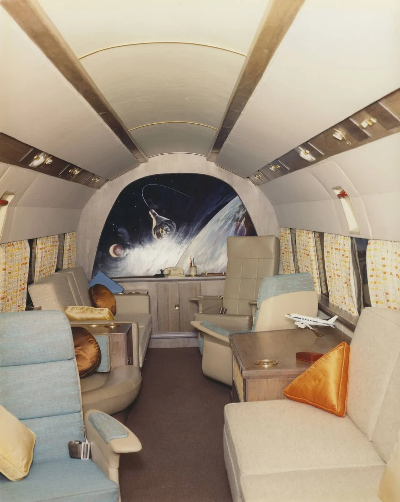 D4_C_3944_Jul-60_Model_220_interior.jpg