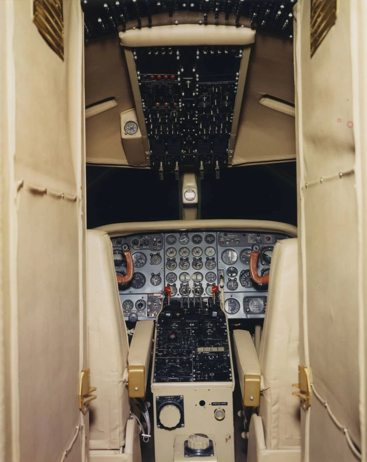 D4_C_3949_Jul-60_Model_220_interior.jpg