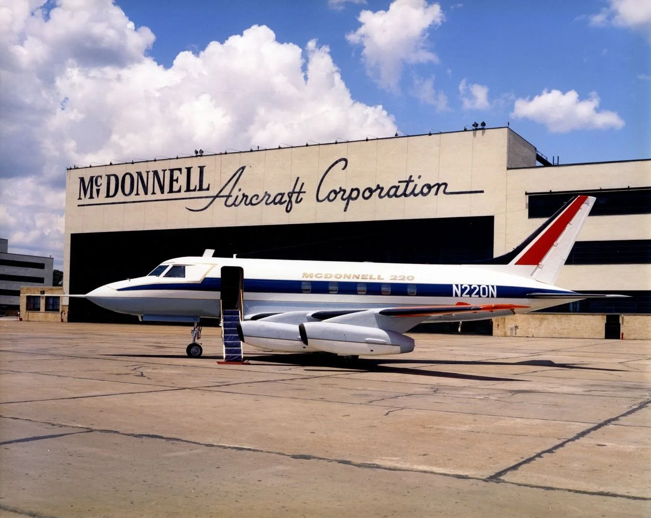 1_D4_C_3948_Jul-60_Model_220a.jpg
