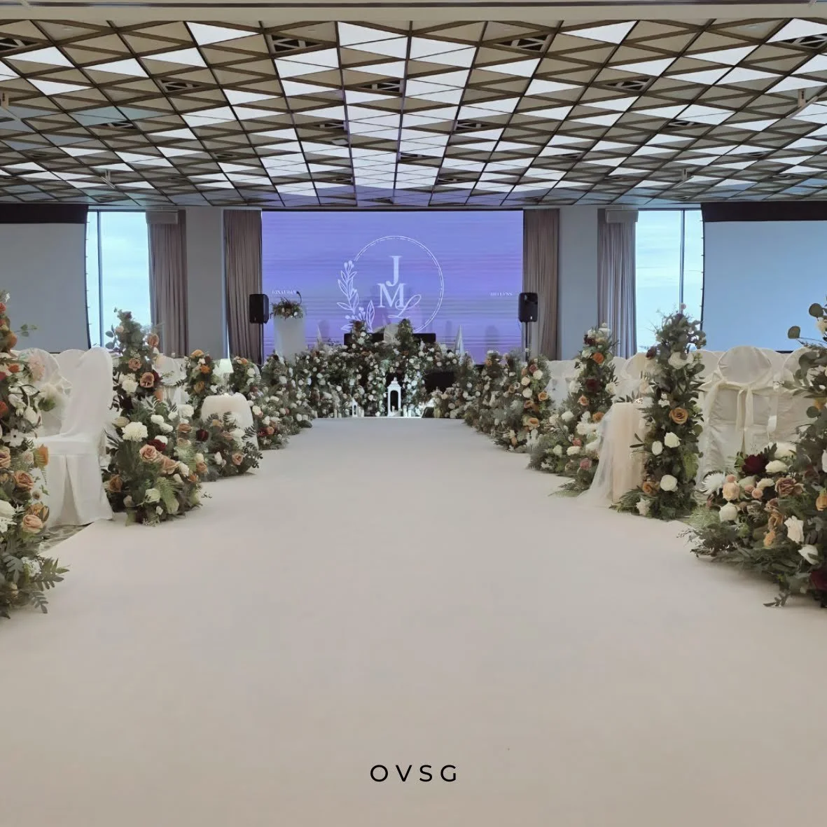 Floral Aisle Hedge