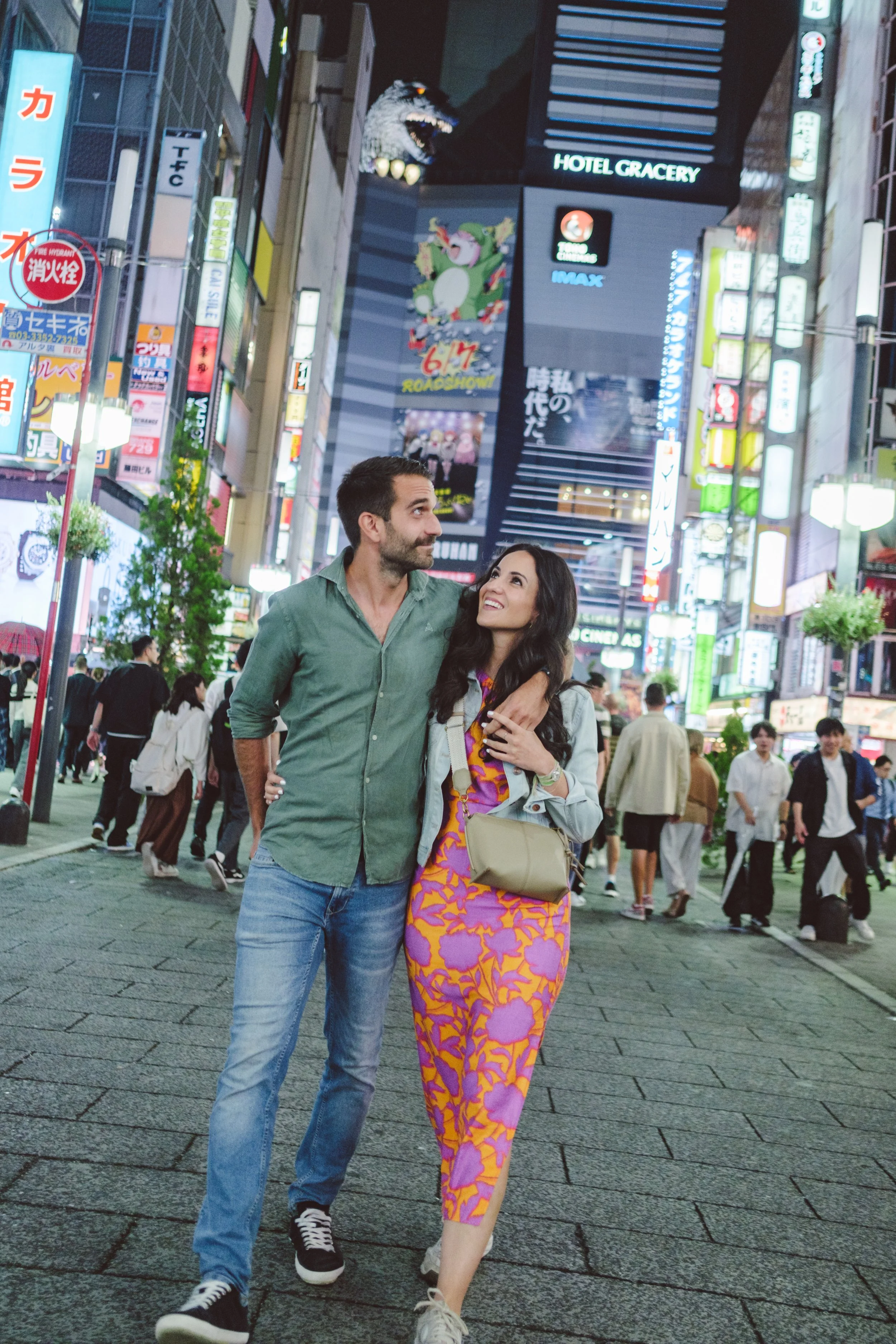Private Couple Photo & Tour in Tokyo