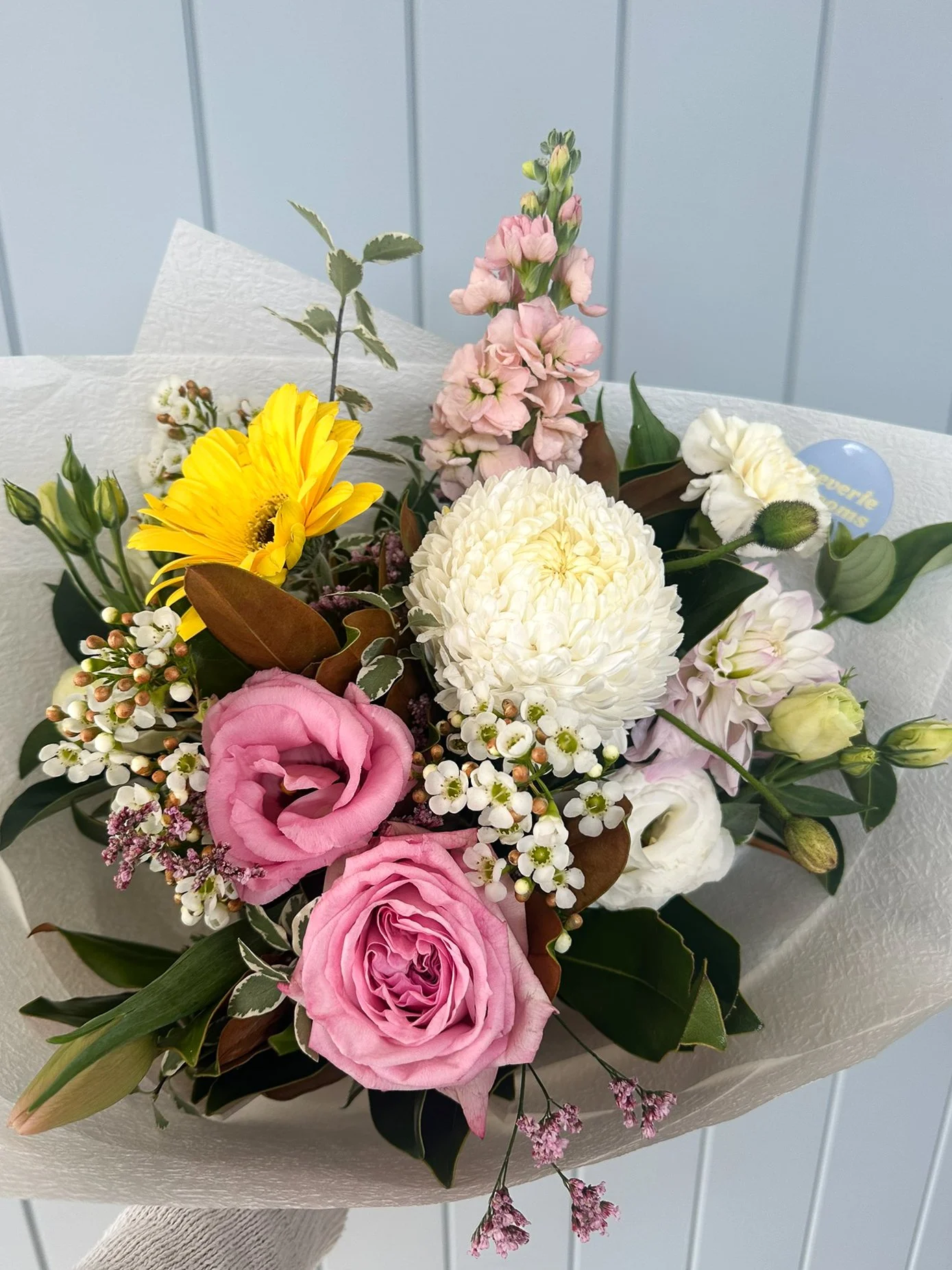 reverie-blooms-yellow-gerbera-white-mum-lisianthus-bouquet.jpg