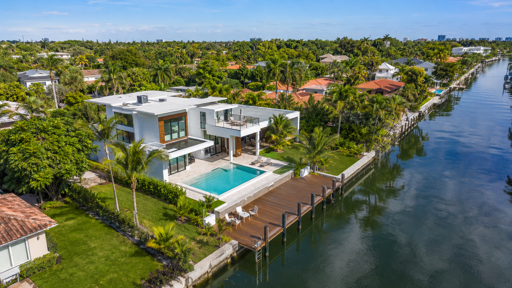 Drone Photography for Miami Real Estate: When Aerial Media Adds Real Value