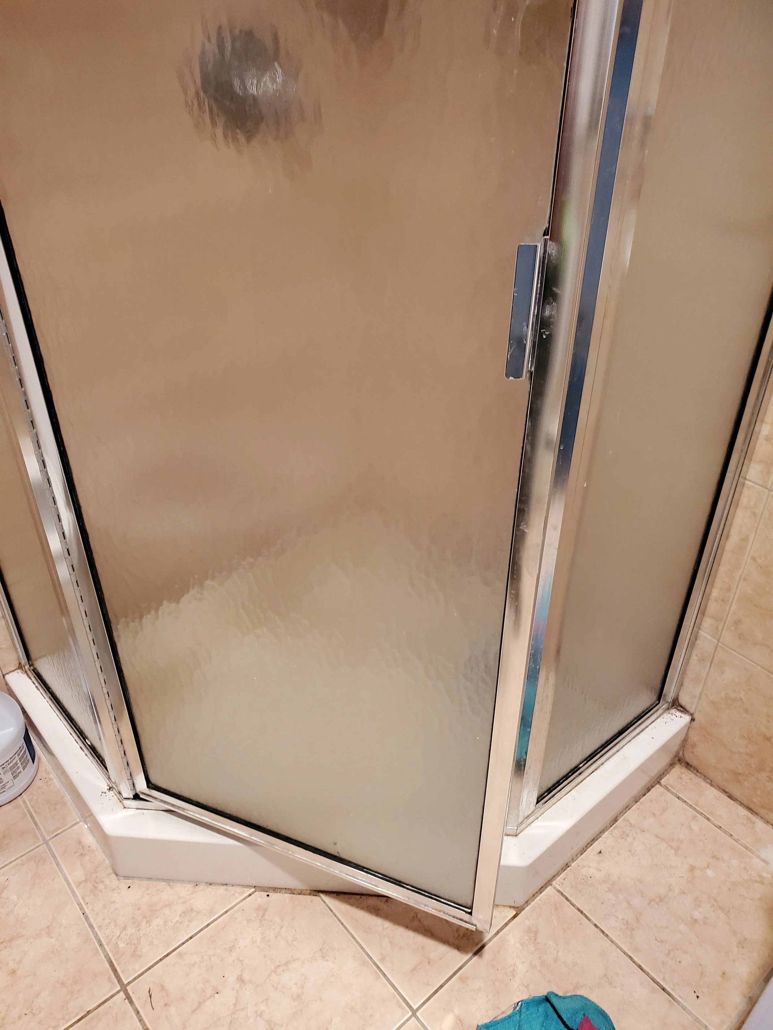 Shower with mildew - BEFORE DEEP CLEANING