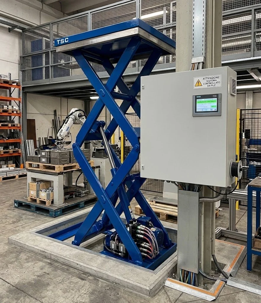 Piattaforme di Sollevamento Merci nell'Industria 4.0: Integrazione PLC, Sensoristica e Controllo Digitale