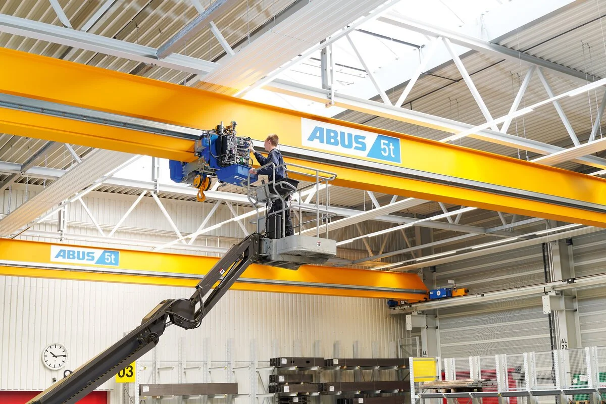 Manutenzione Gru a Ponte e Carroponte: Guida Completa, Normativa D.Lgs 81/08 e Obblighi di Legge