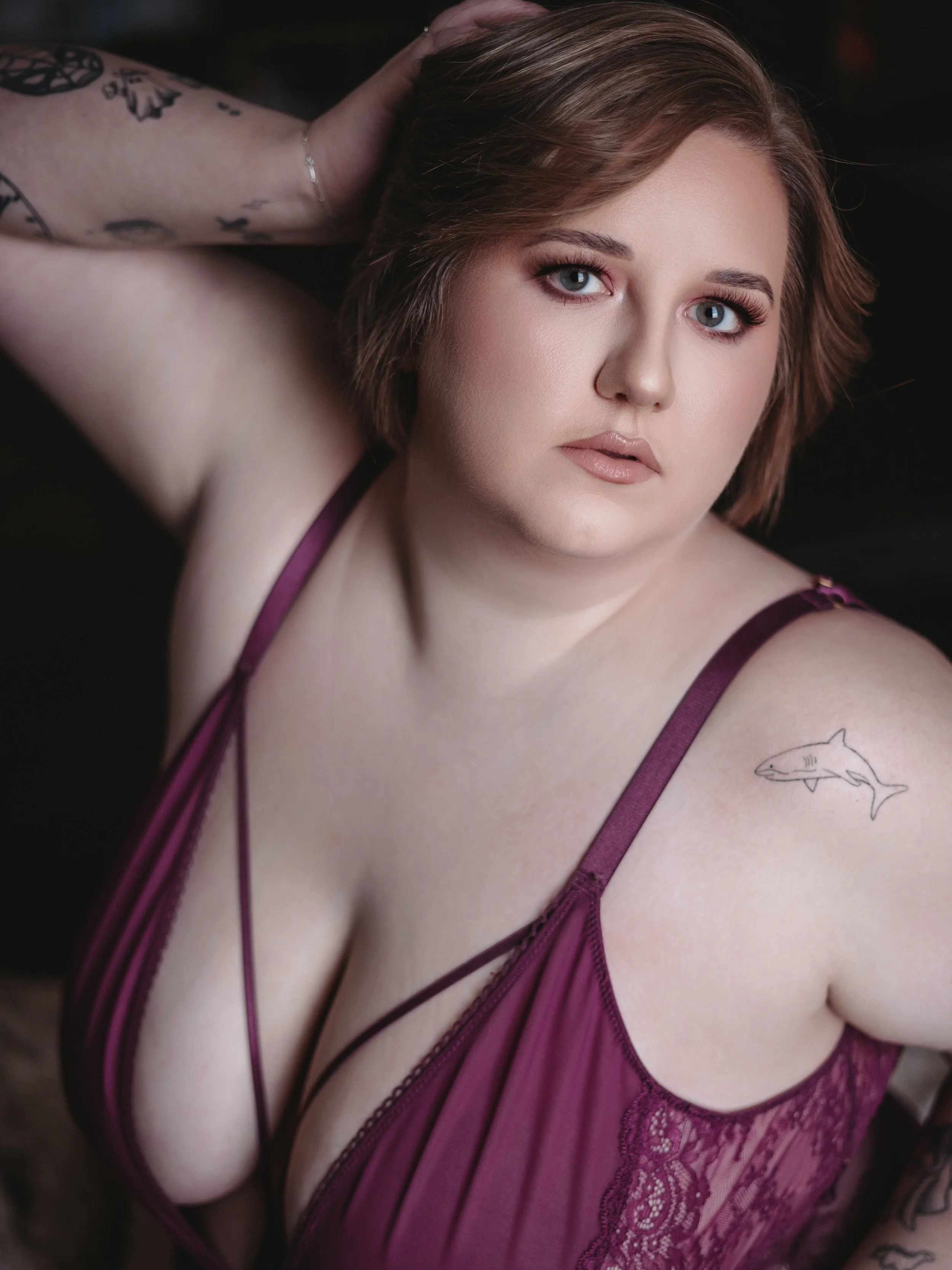 When they say &ldquo;do whatever you want!&rdquo; For makeup and we get inspired by the outfits 😍 like how GORRRJJJJJ is this look on her?! I wish I could pull off bold makeup as flawlessly as this 🤩

📍Mesa, Arizona Boudoir Photography Studio
Empo