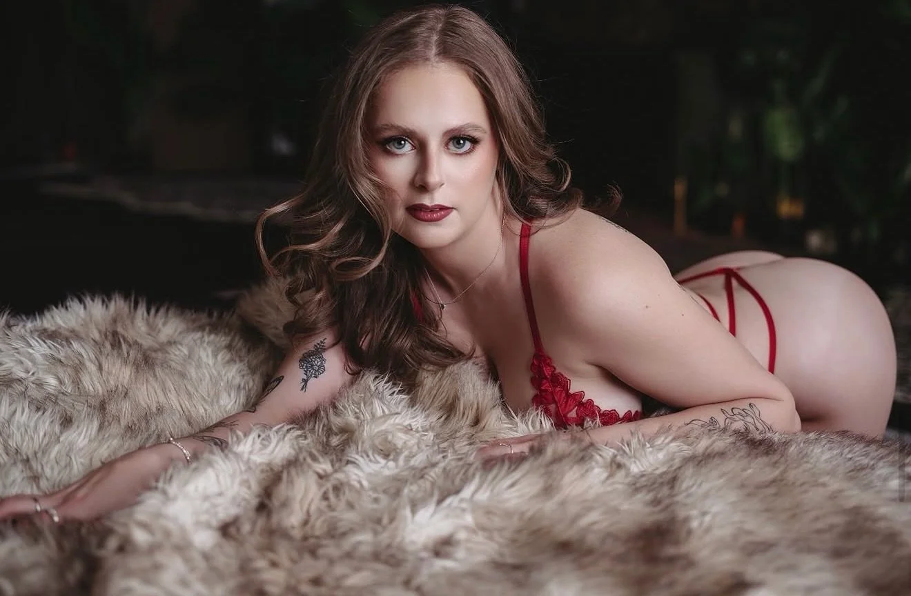 Something I&rsquo;m hearing a lot lately:

&ldquo;I just can&rsquo;t see myself getting that vulnerable in front of a camera&rdquo;

And listen, I was in your shoes too 😶&zwj;🌫️ you mean to tell me I have to get neked?! I have to &ldquo;look sexy&r