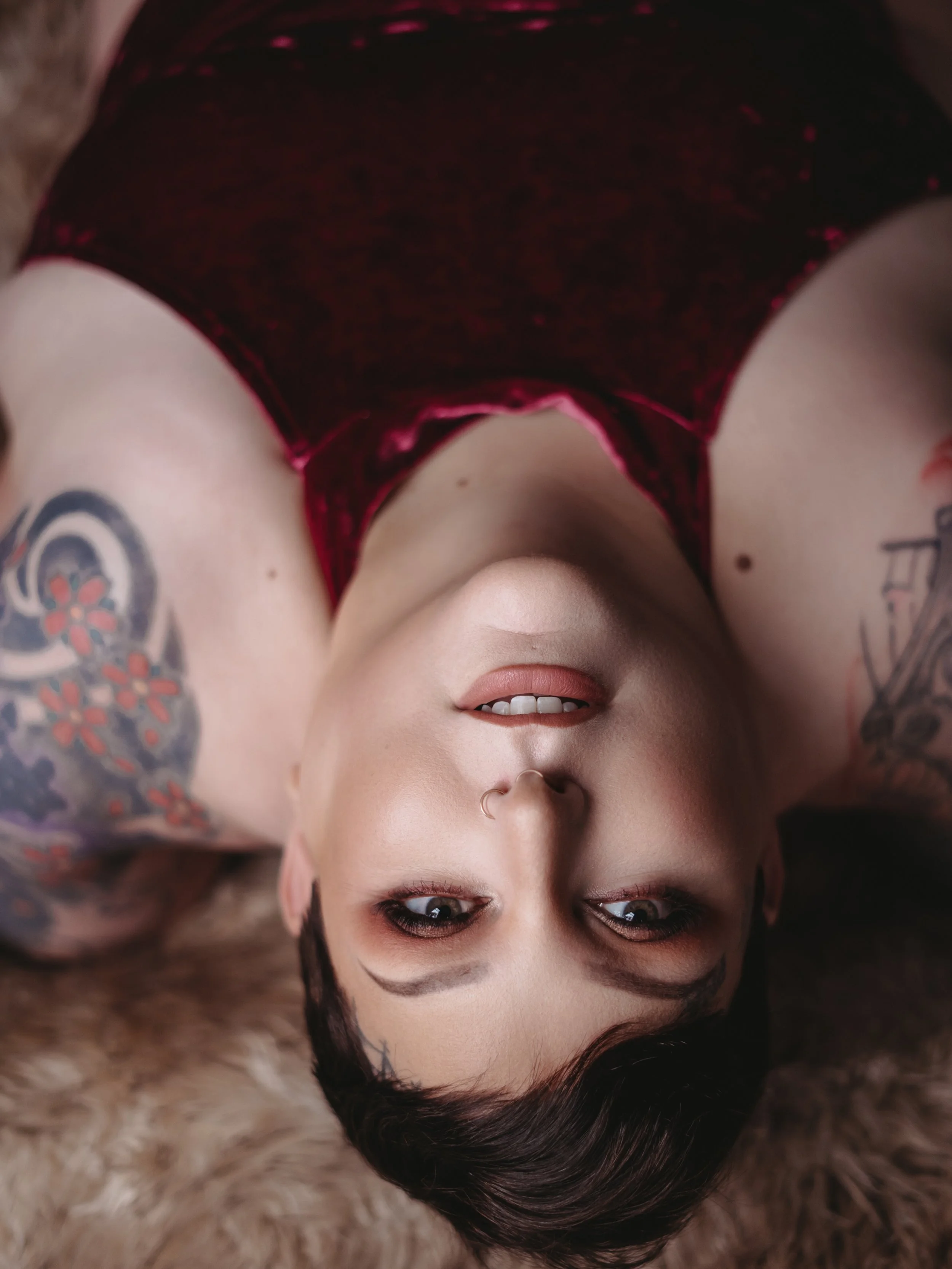 Sexy doesn&rsquo;t have to mean everything on display. It can be a gorgeous crushed velvet bodysuit and eye contact instead 😍

Follow @envyboudoir for more boudoir tips and seeing women just like YOU in the studio! 

📍Mesa, Arizona Boudoir Photogra