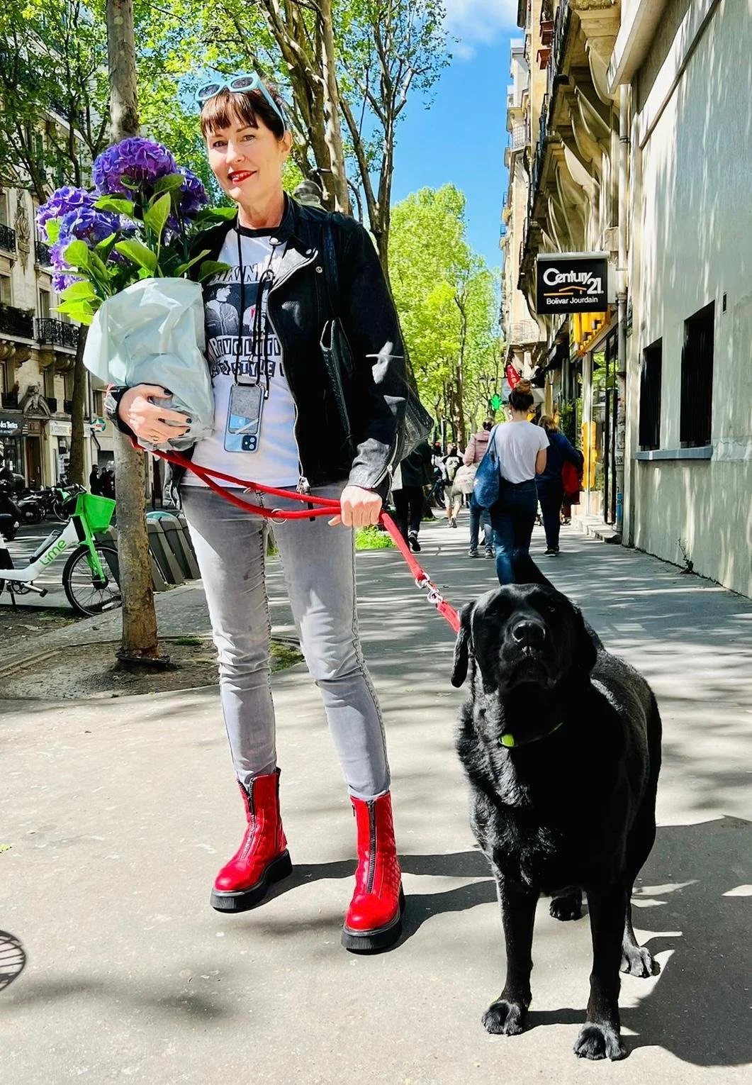 Author Amy Plum in Paris with her dog Obie.