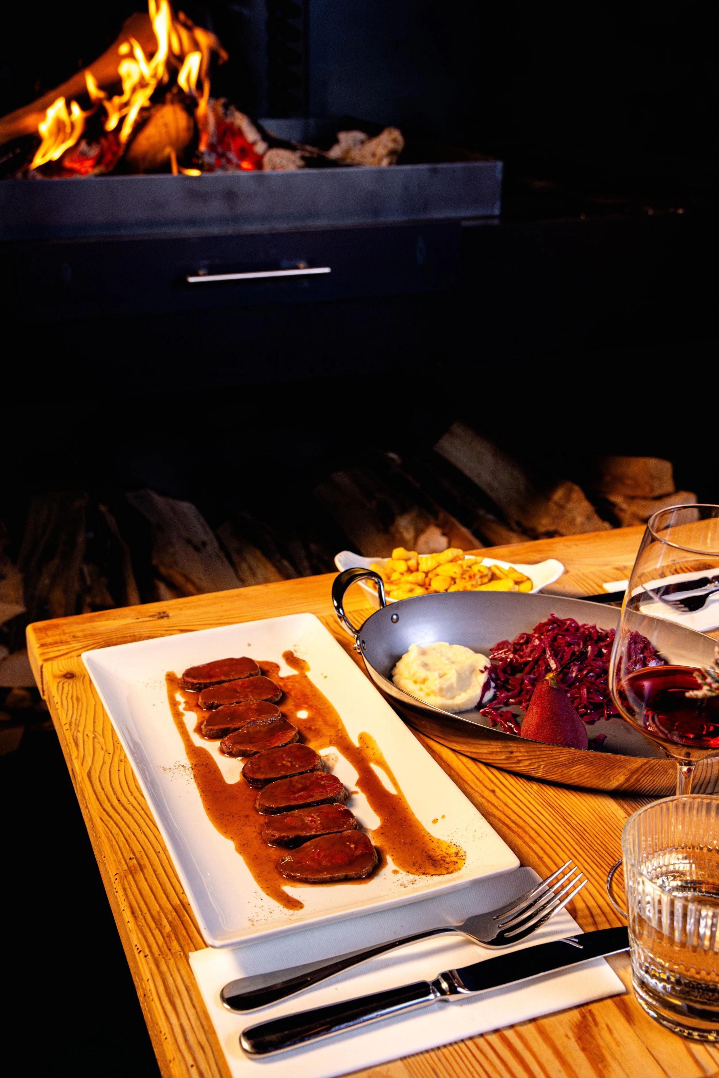 Menu typique de chasse suisse proposé au restaurant de montagne, au 17 La Buvette. 