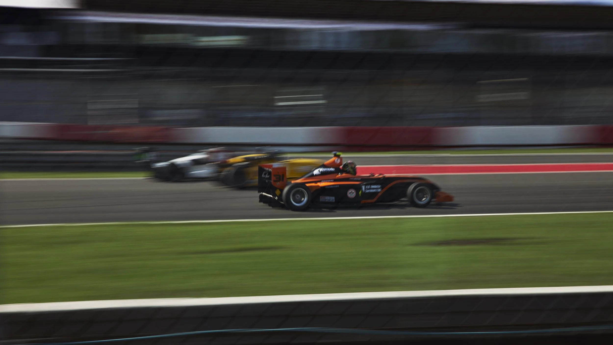 hires_doningtonpark_teamlocker_492_Chris Malley.jpg