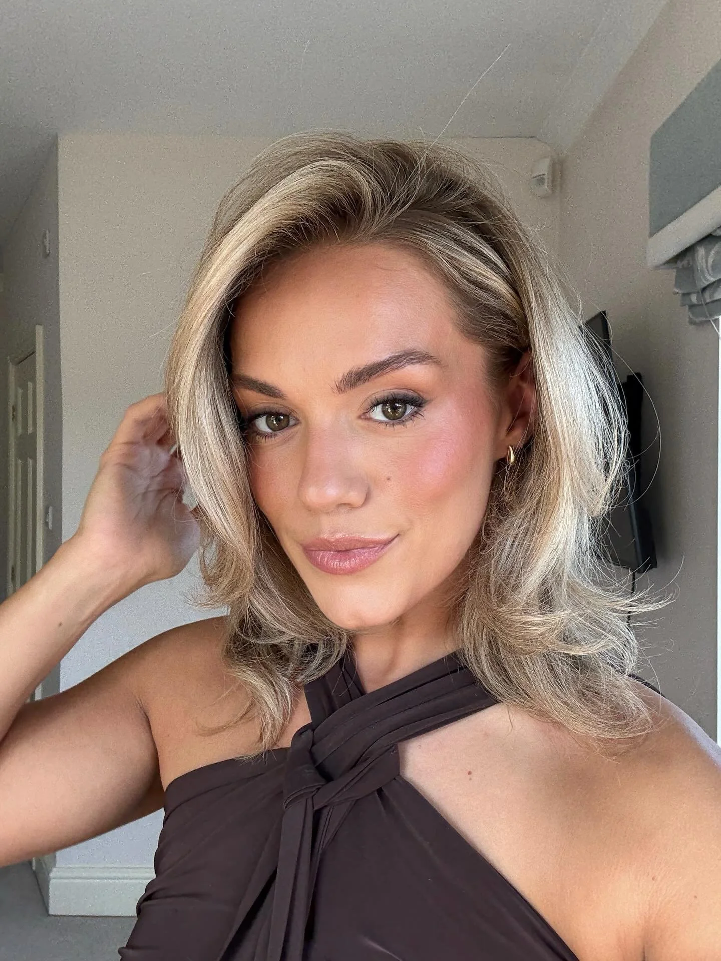 Makeup on Moi from this weekend 🤍

&bull;EYES&bull;

@makeupbymario - master mattes palette 
@makeupbymario - soft glow highlighter in golden 
@maccosmetics - extended play mascara 

&bull;SKIN&bull;

@milkmakeup - Hydro grip primer 
@vievemuse - sk
