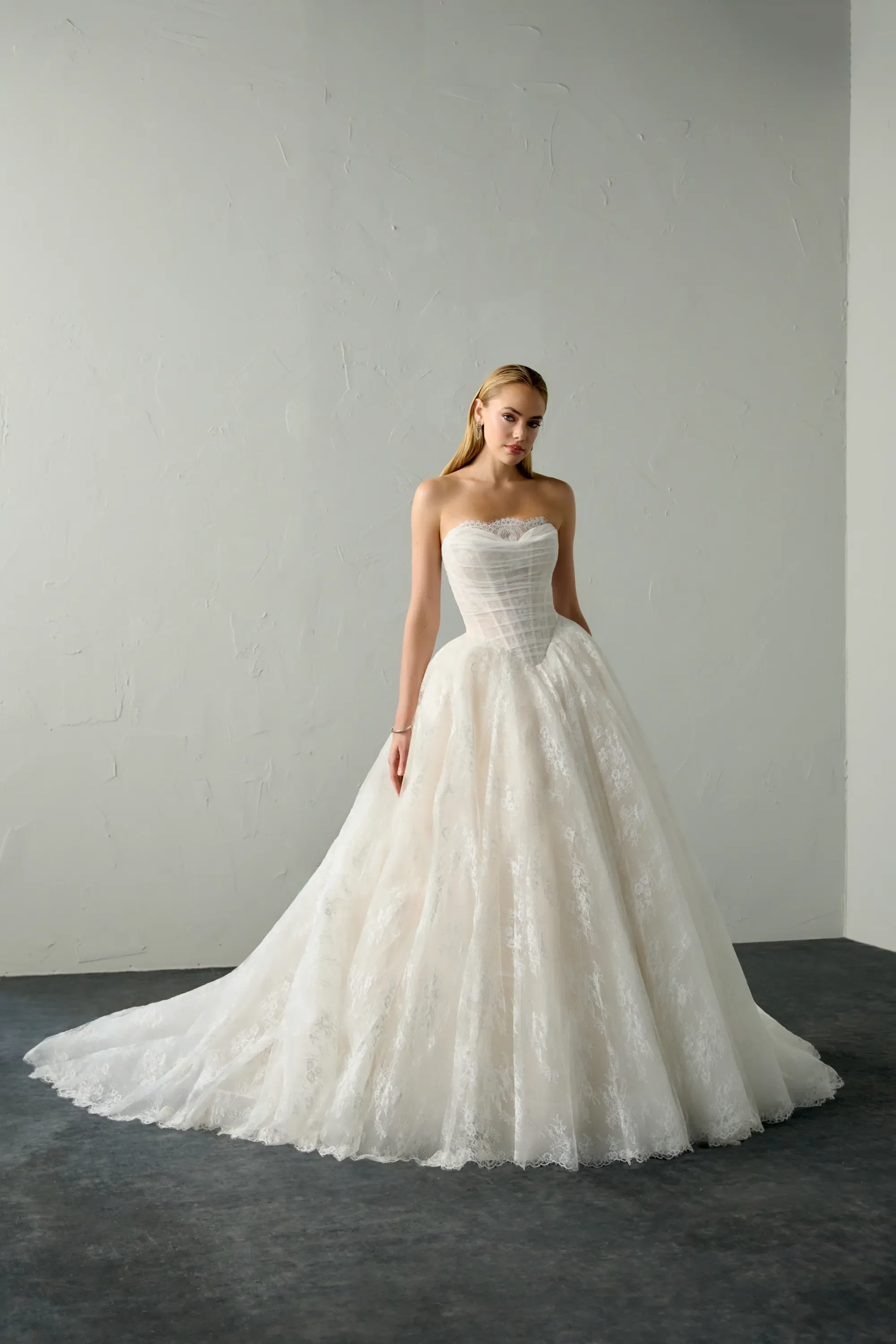 BALL GOWN