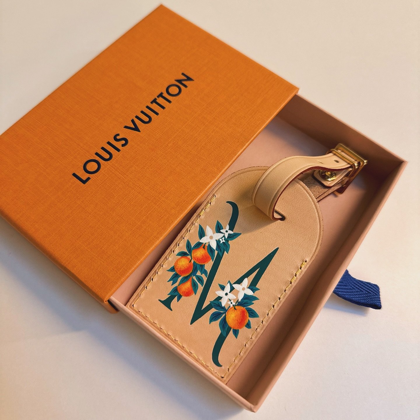 It&rsquo;s all about details 🍊🖋️

#louisvuittonpainter #lvart #lvnametag