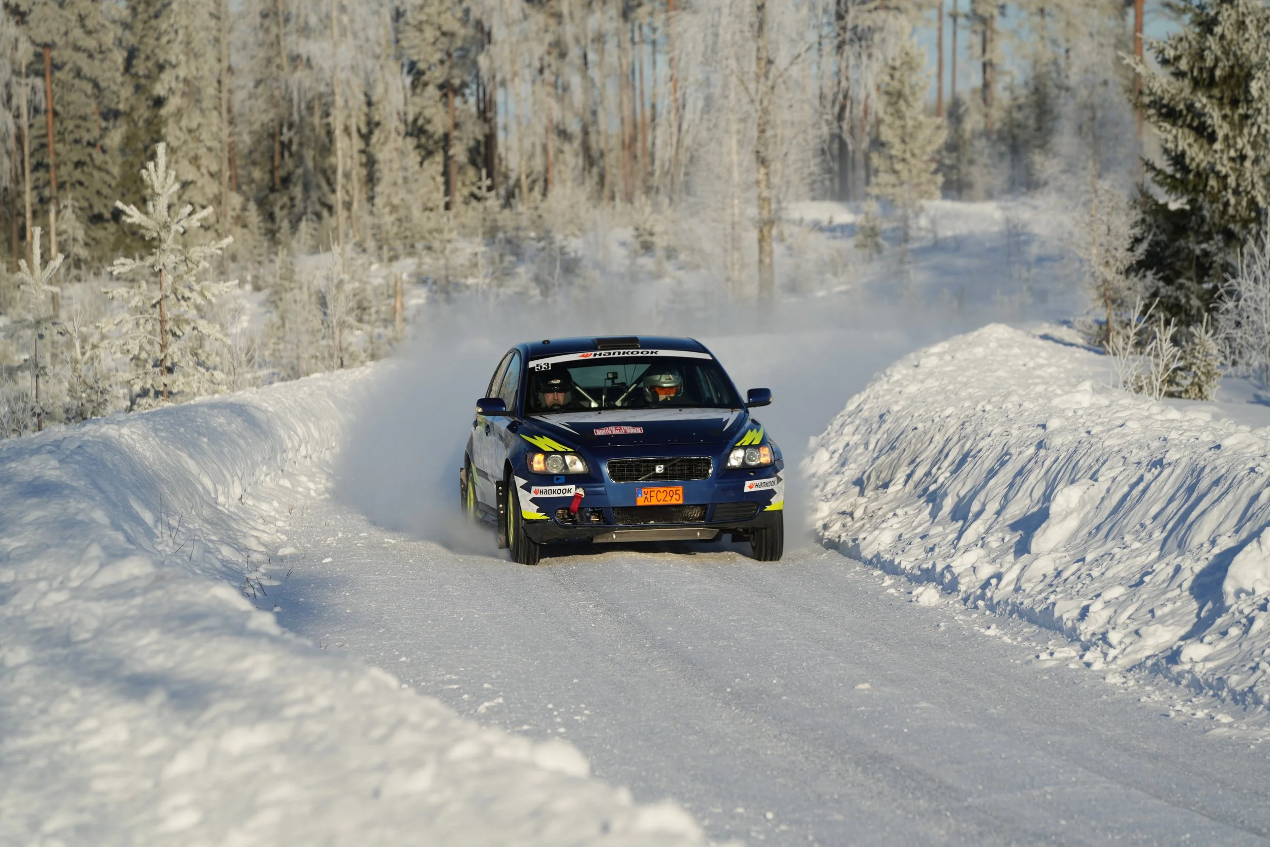 16-årige Dante Johansson tar historiska sträcksegrar i sin SM-debut i rally