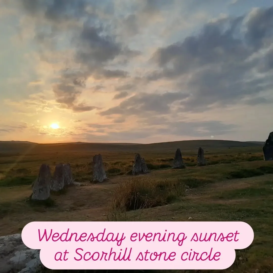 A stunning Wednesday evening with @hannah_n_horde_outdoors and Emily. We sat quietly in Scorhill stone circle for a while listening to the sounds of the moor and watching the setting sun put on a lightshow through the clouds, and it was just magic. C