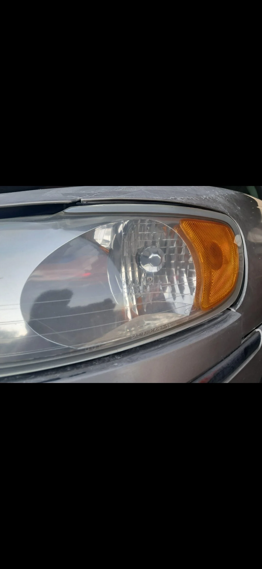 2001 Lincoln Town Car
Oxidization / Yellowing