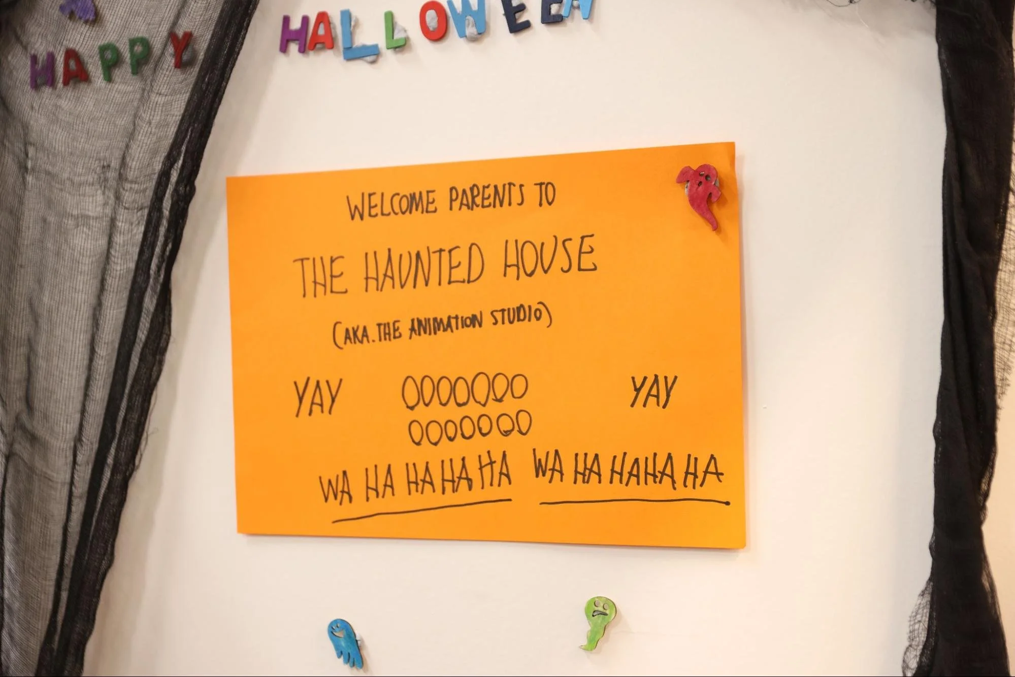 Halloween theme sign on door welcoming parents