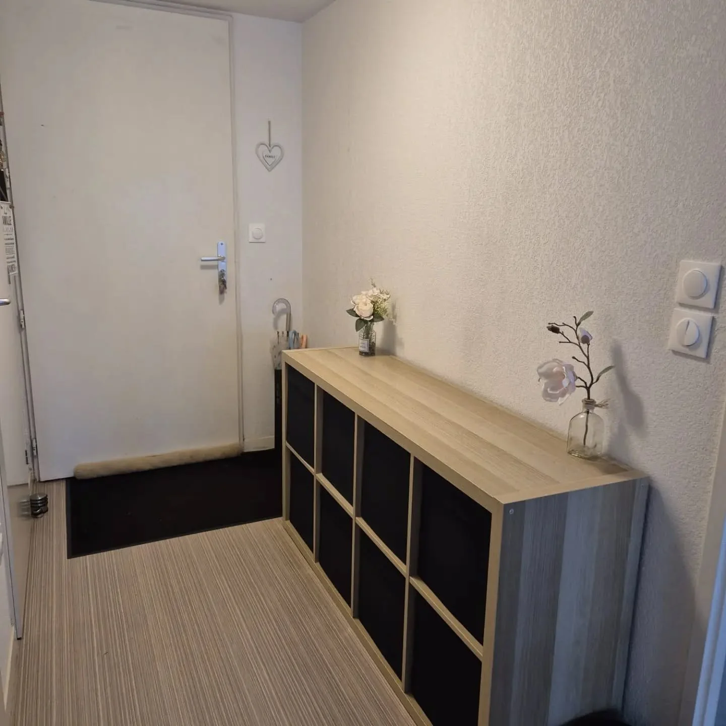 Transformation d'entr&eacute;e : Petit budget, grand impact ! ✨

​L'objectif de ce projet &eacute;tait clair : optimiser cette entr&eacute;e pour la rendre plus fluide et agr&eacute;able au quotidien, tout en ma&icirc;trisant le budget. 💡

​Voici le