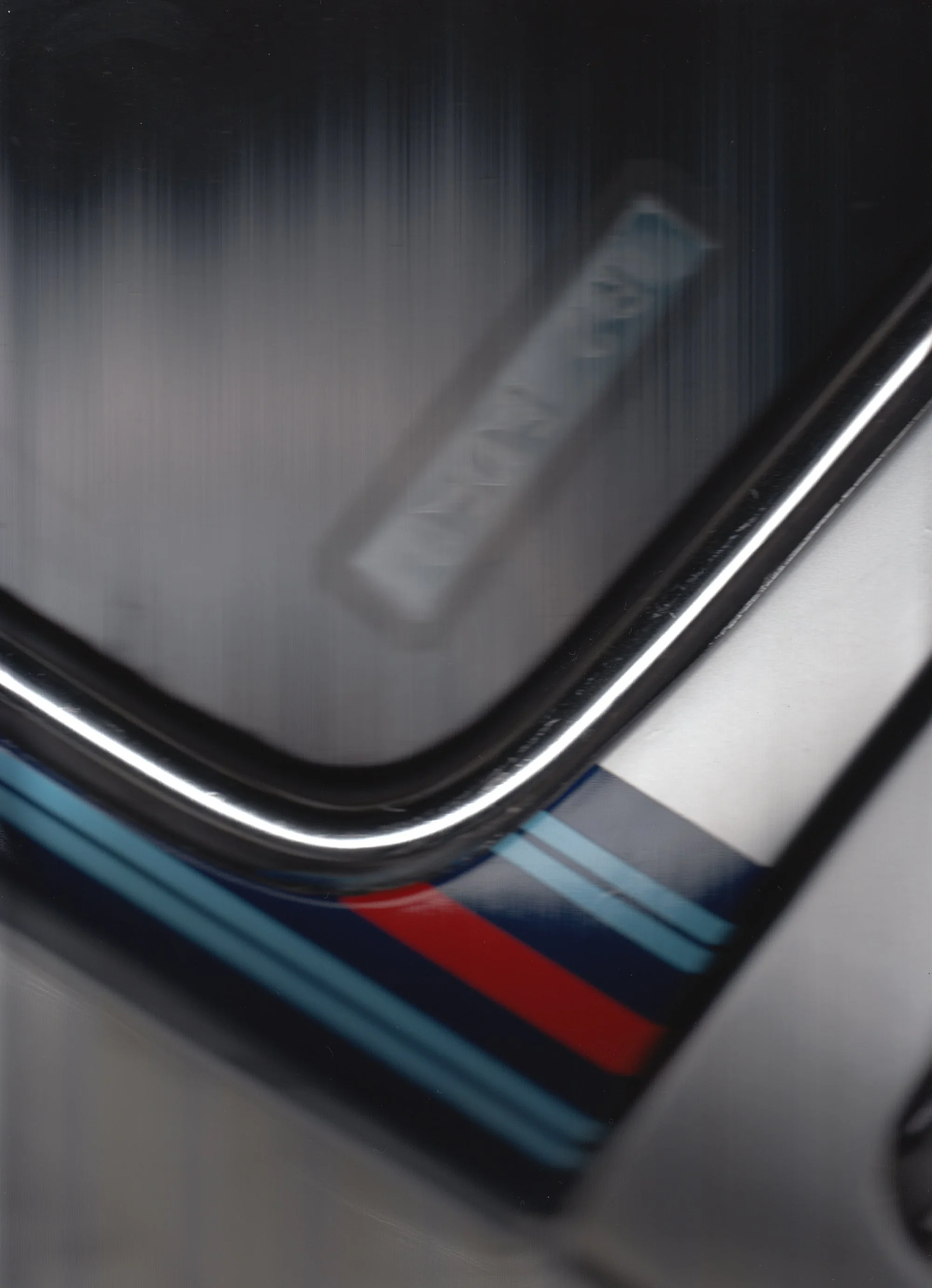 „Hochwertige, individuelle Studiofotografie für besondere Fahrzeuge: Mercedes 300 SL Flügeltürer, Ferrari 250 GTO, Bugatti, Bentley u.v.m. Jetzt bespoke Automobilfotos anfragen!"