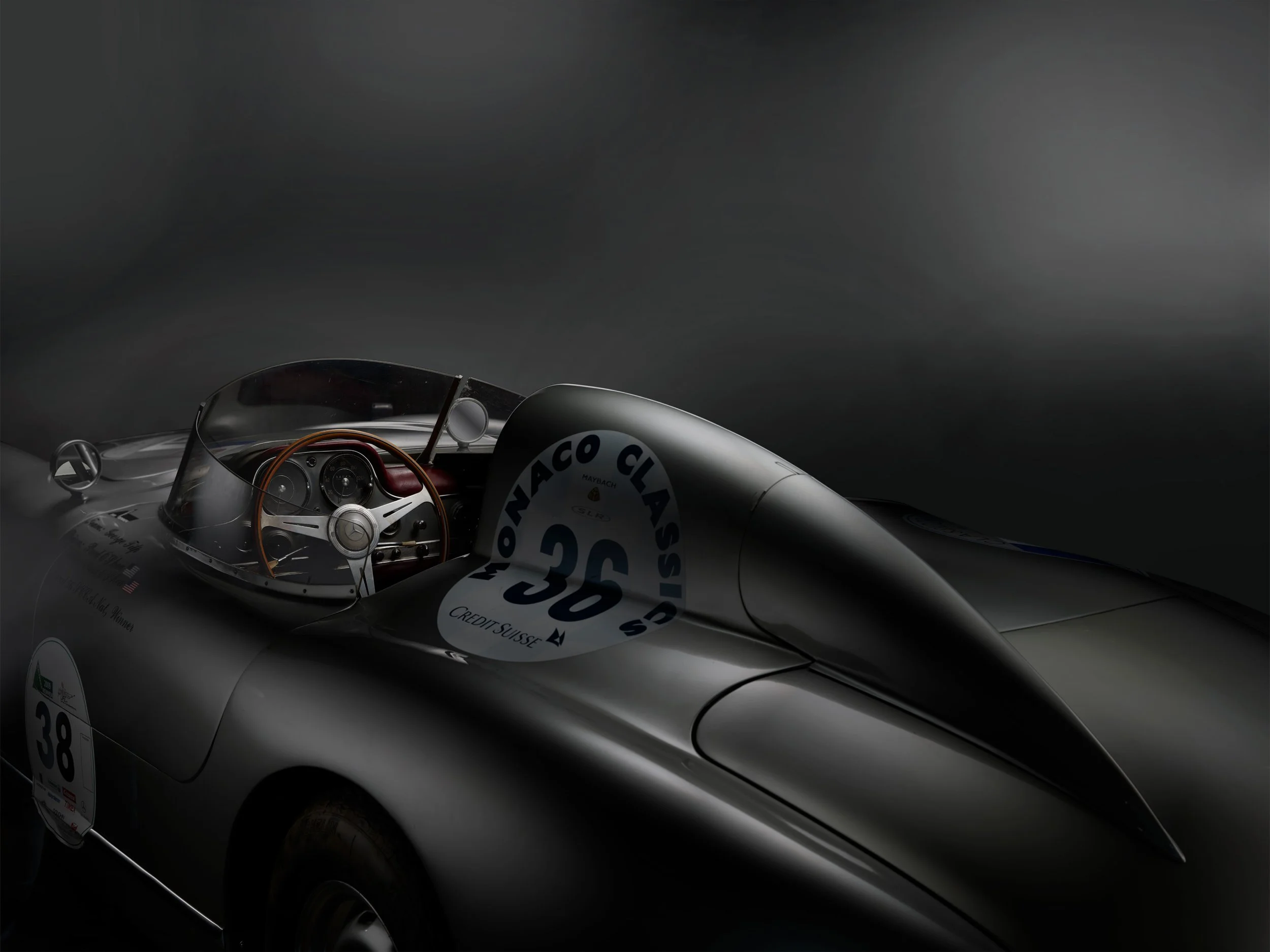 „Hochwertige, individuelle Studiofotografie für besondere Fahrzeuge: Mercedes 300 SL Flügeltürer, Ferrari 250 GTO, Bugatti, Bentley u.v.m. Jetzt bespoke Automobilfotos anfragen!"