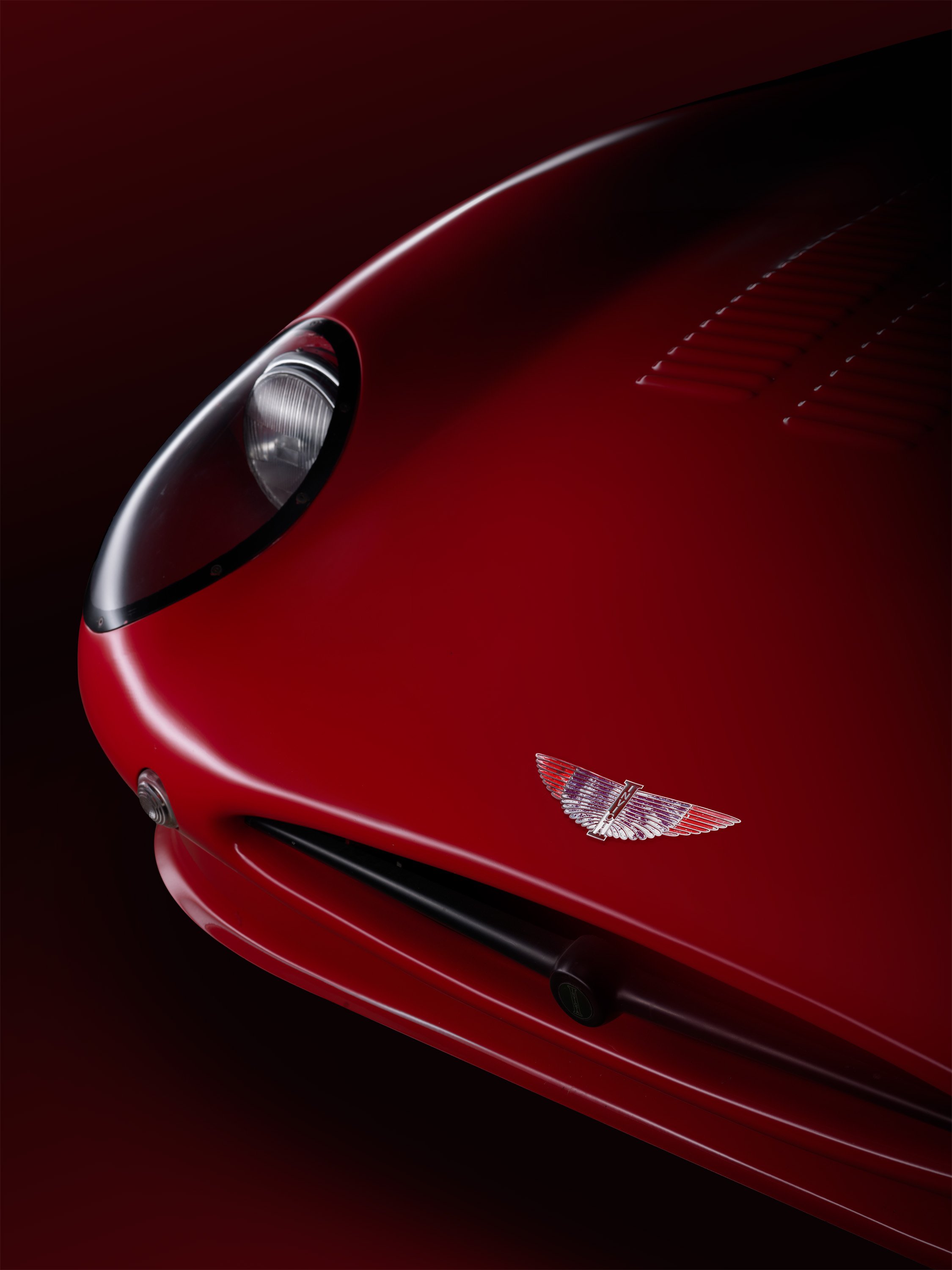 „Hochwertige, individuelle Studiofotografie für besondere Fahrzeuge: Mercedes 300 SL Flügeltürer, Ferrari 250 GTO, Bugatti, Bentley u.v.m. Jetzt bespoke Automobilfotos anfragen!" Invicta