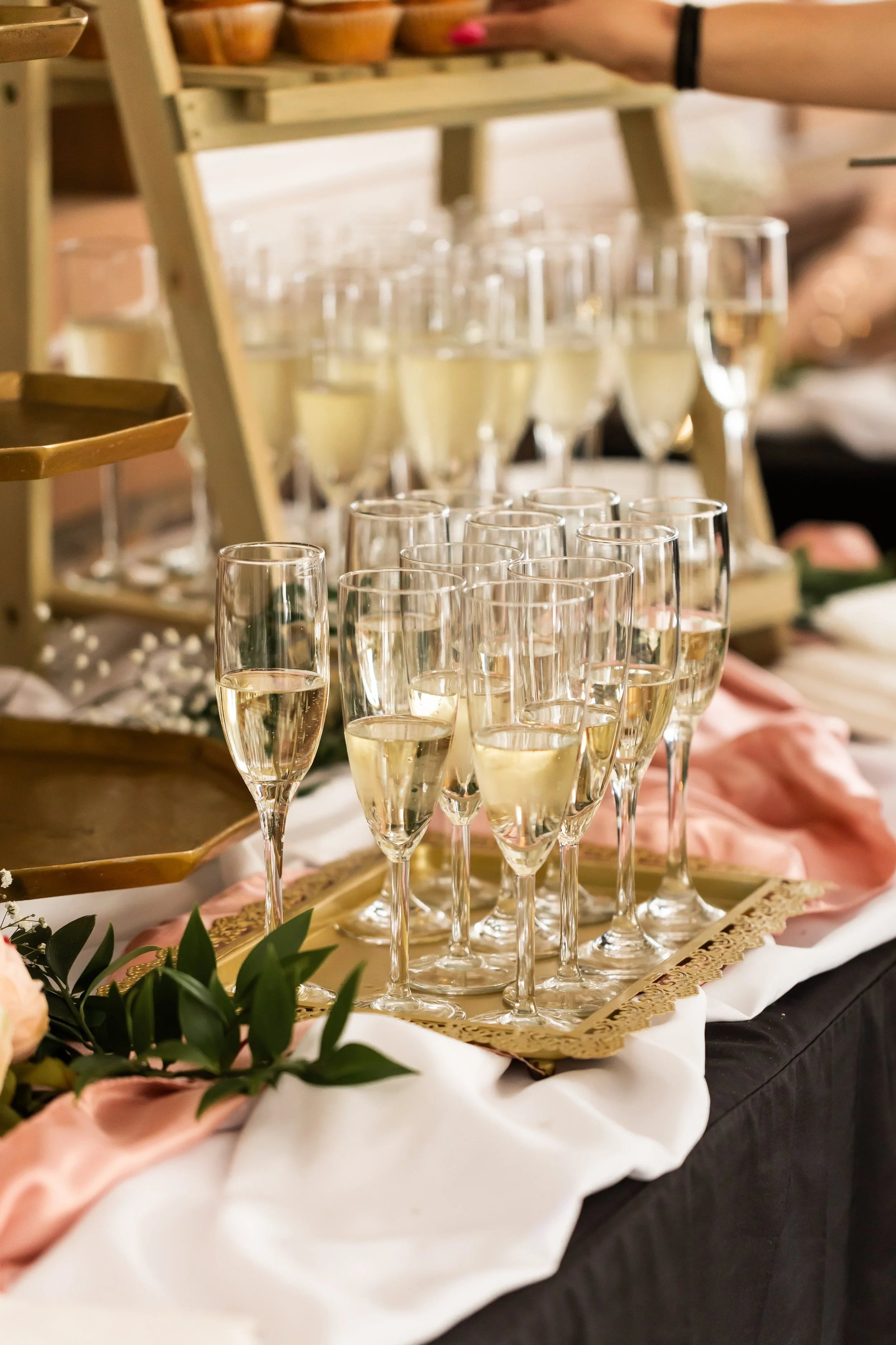 detail wedding photo of glasses of champagne