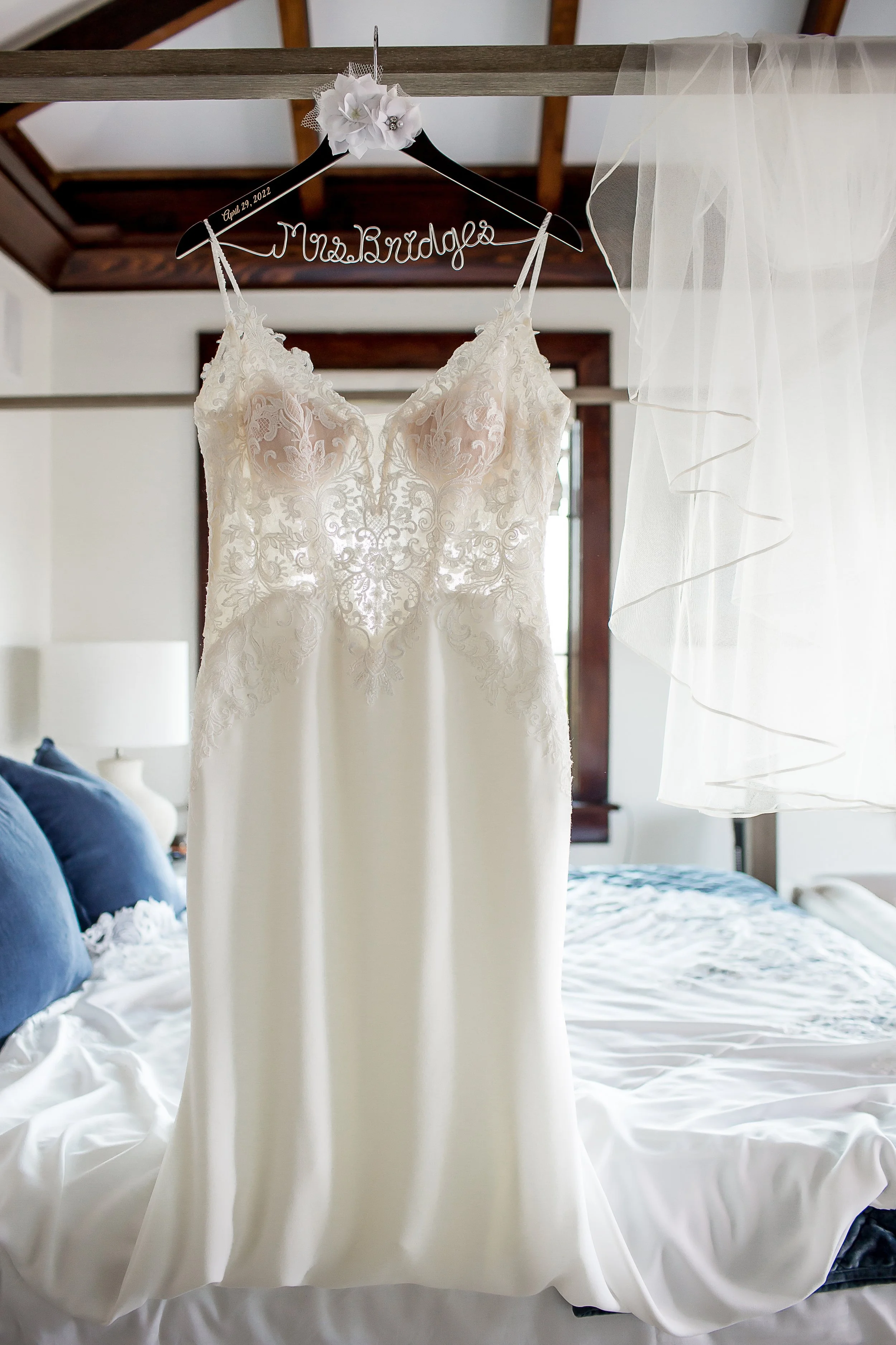 charleston wedding decor brides dress