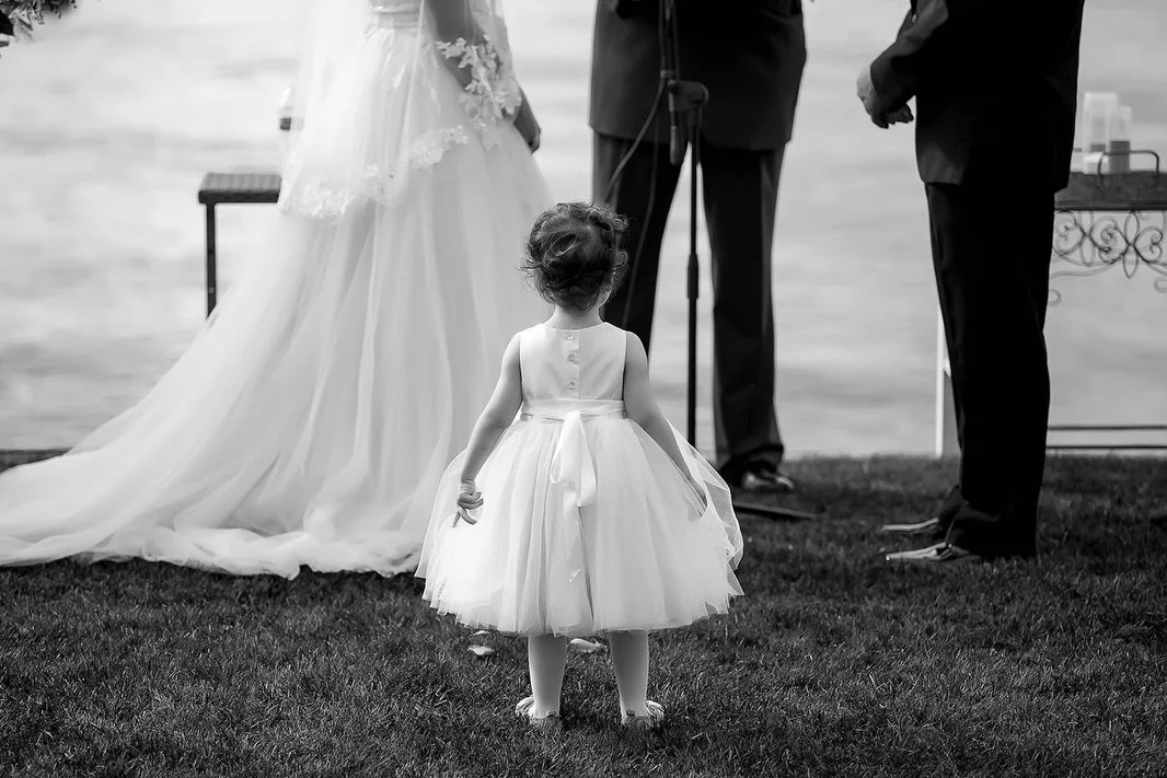 A lakeside wedding story in black and white 🖤🤍🖤🤍

#charlotteweddingphotographer #fypwedding #explorewedding #feelingphotos