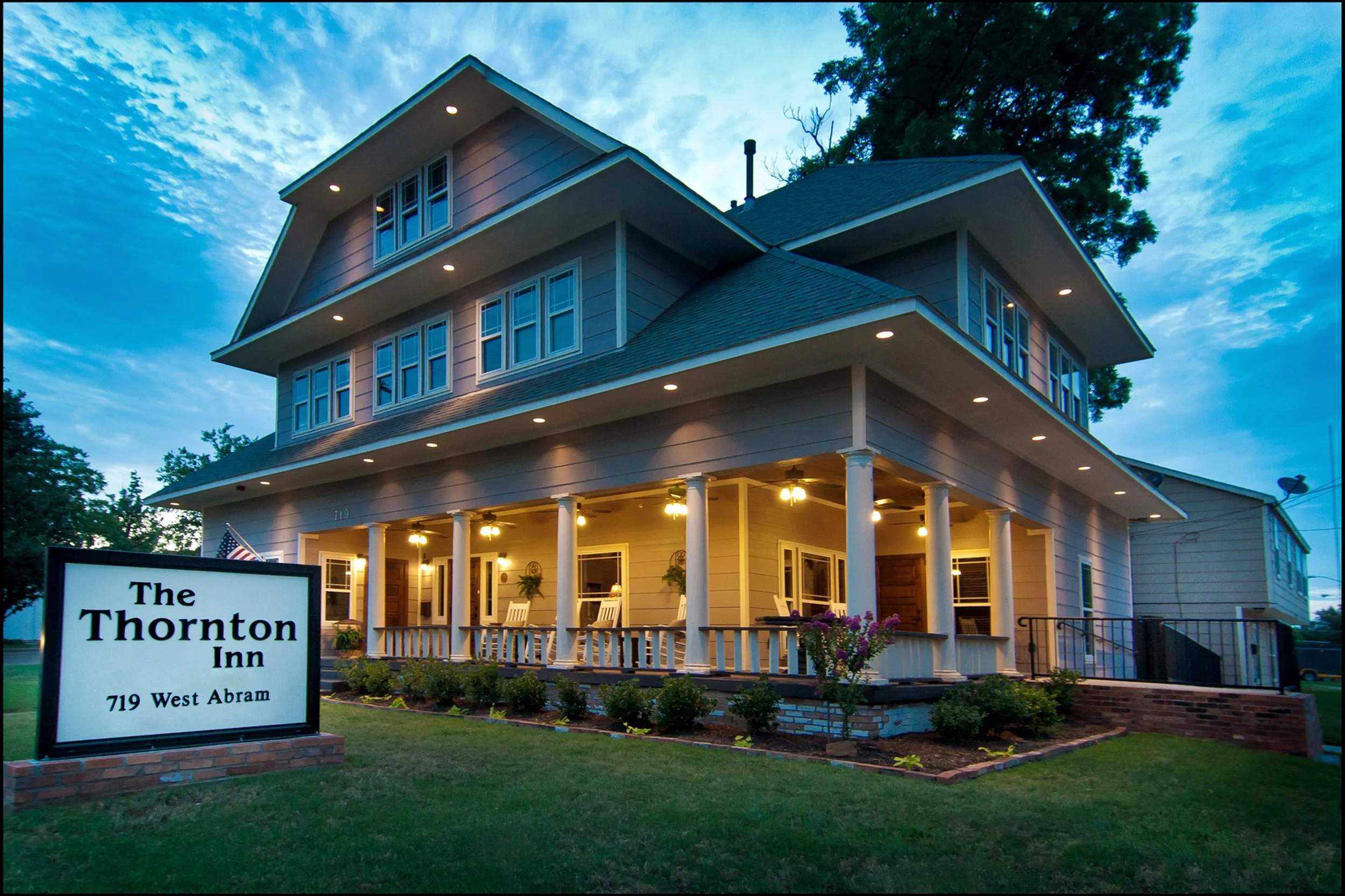 Visiting UTA? Where to Stay Near the University of Texas at Arlington