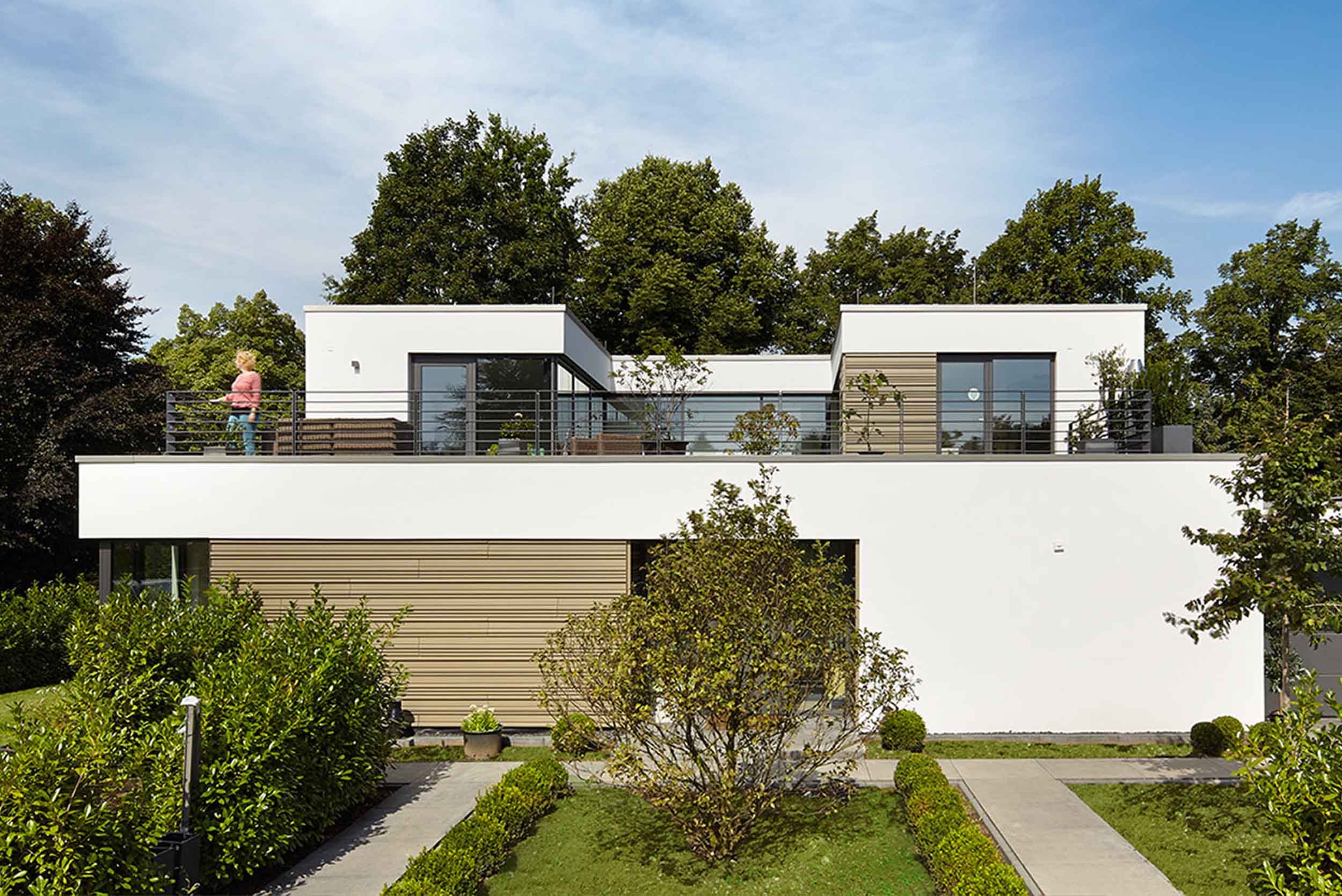 Eingangssituation mit Terrasse im OG.jpg