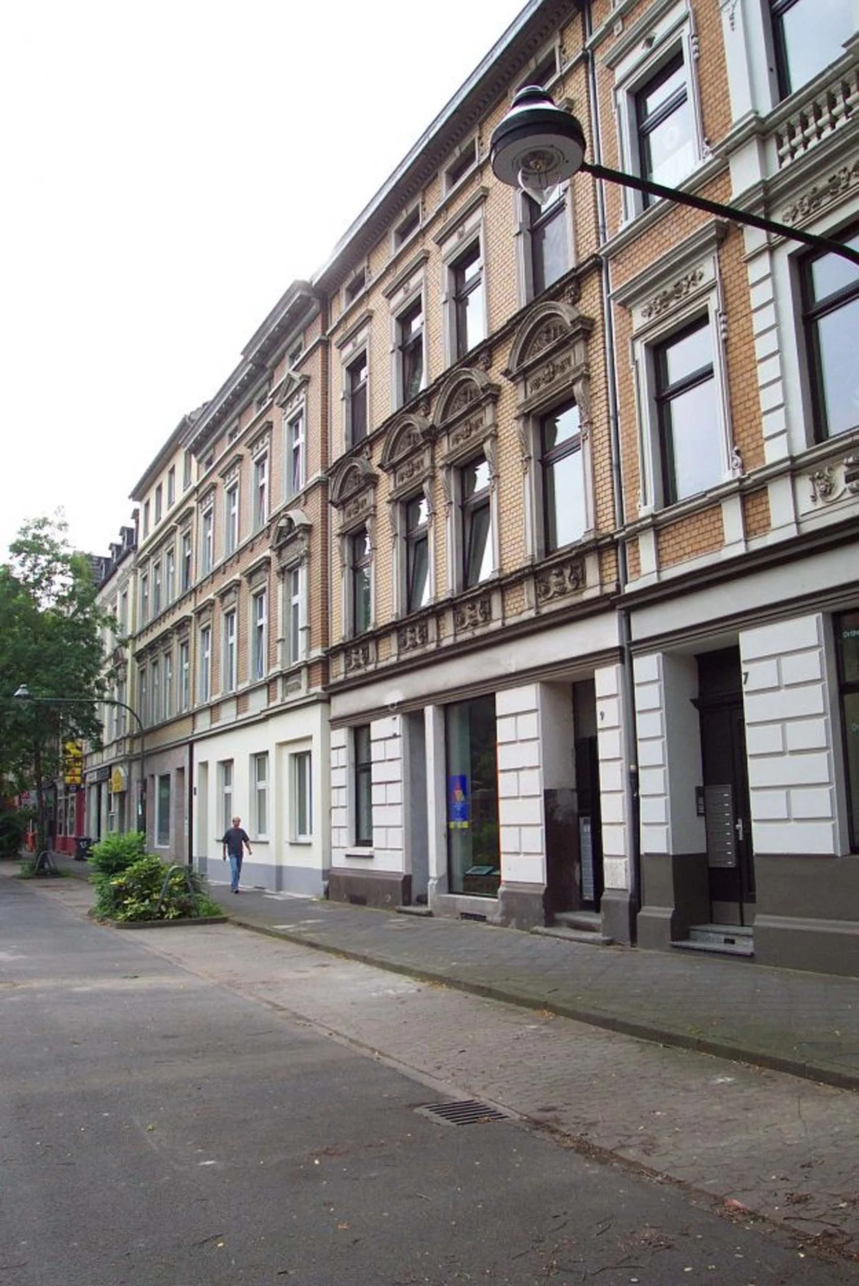 Strassenansicht-Altbau.jpg
