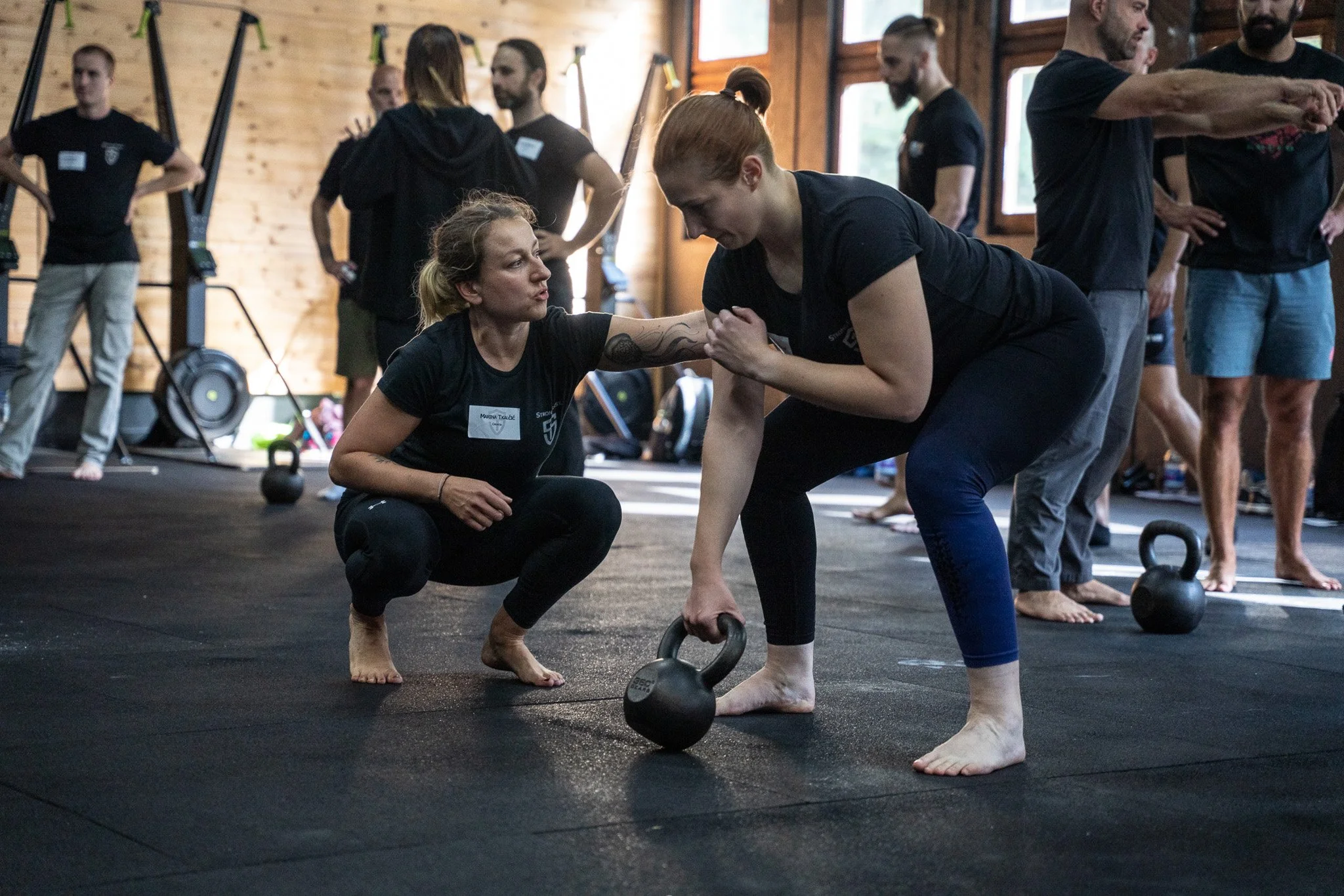 Marina Tkalčić coaching a woman during a strength training session
