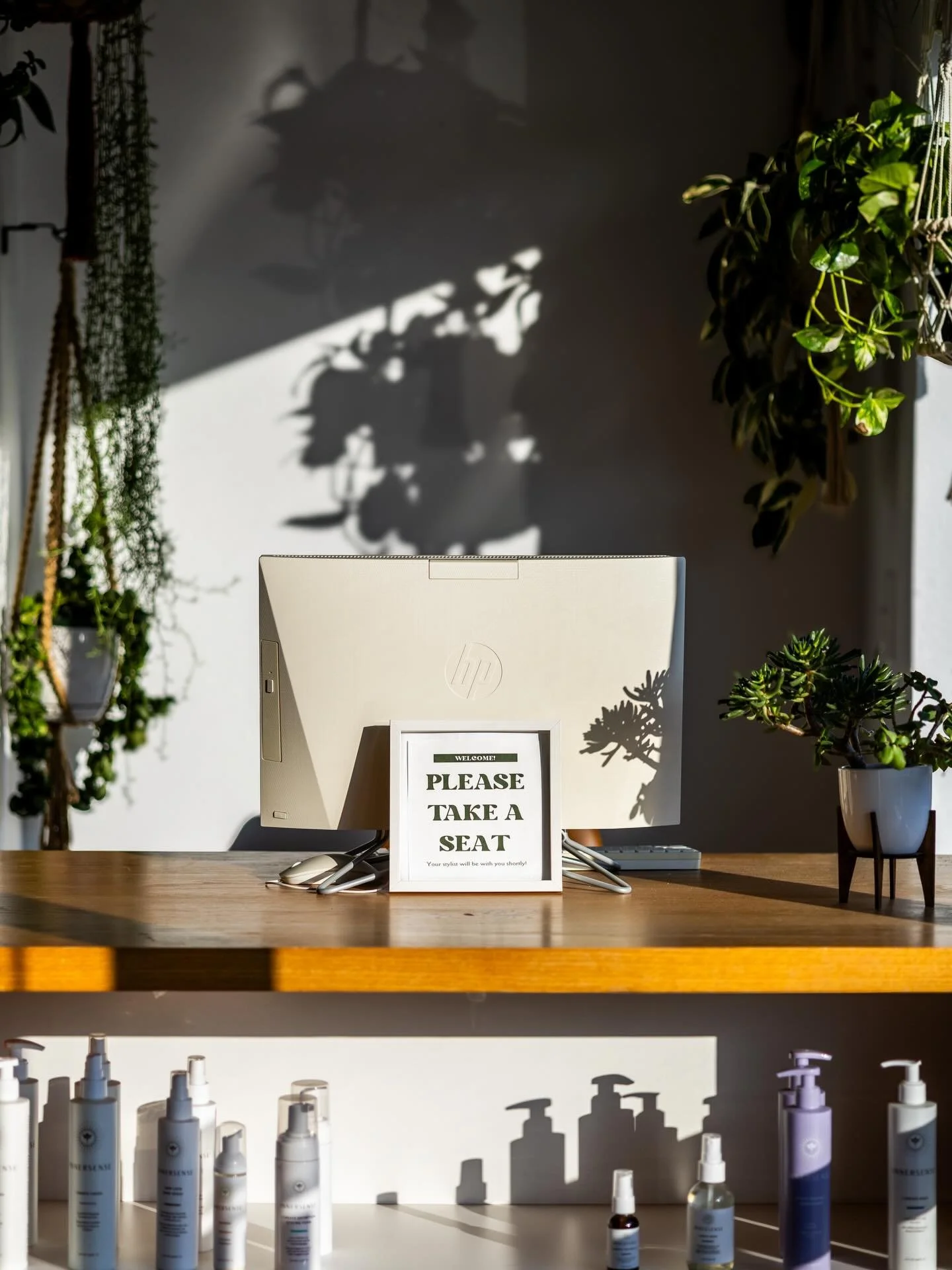 Come take a seat while you dream of the hair you&rsquo;re walking out with. 
We guarantee you&rsquo;ll walk out more beautiful than when you walked in.💁🏽&zwj;♀️
#CasaBonitaSalonco #beauty #hair #dfwhair