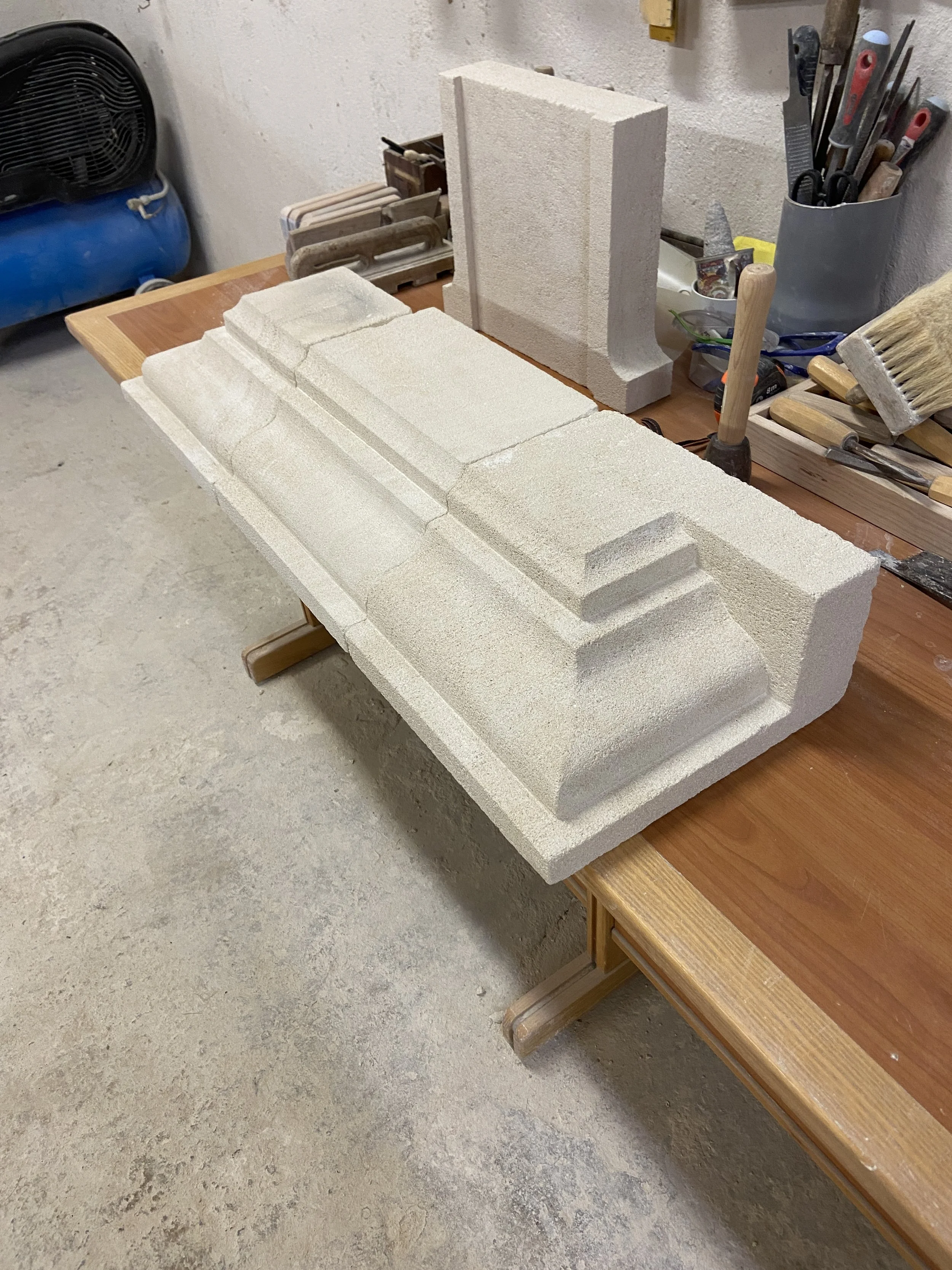 Taille de corniches