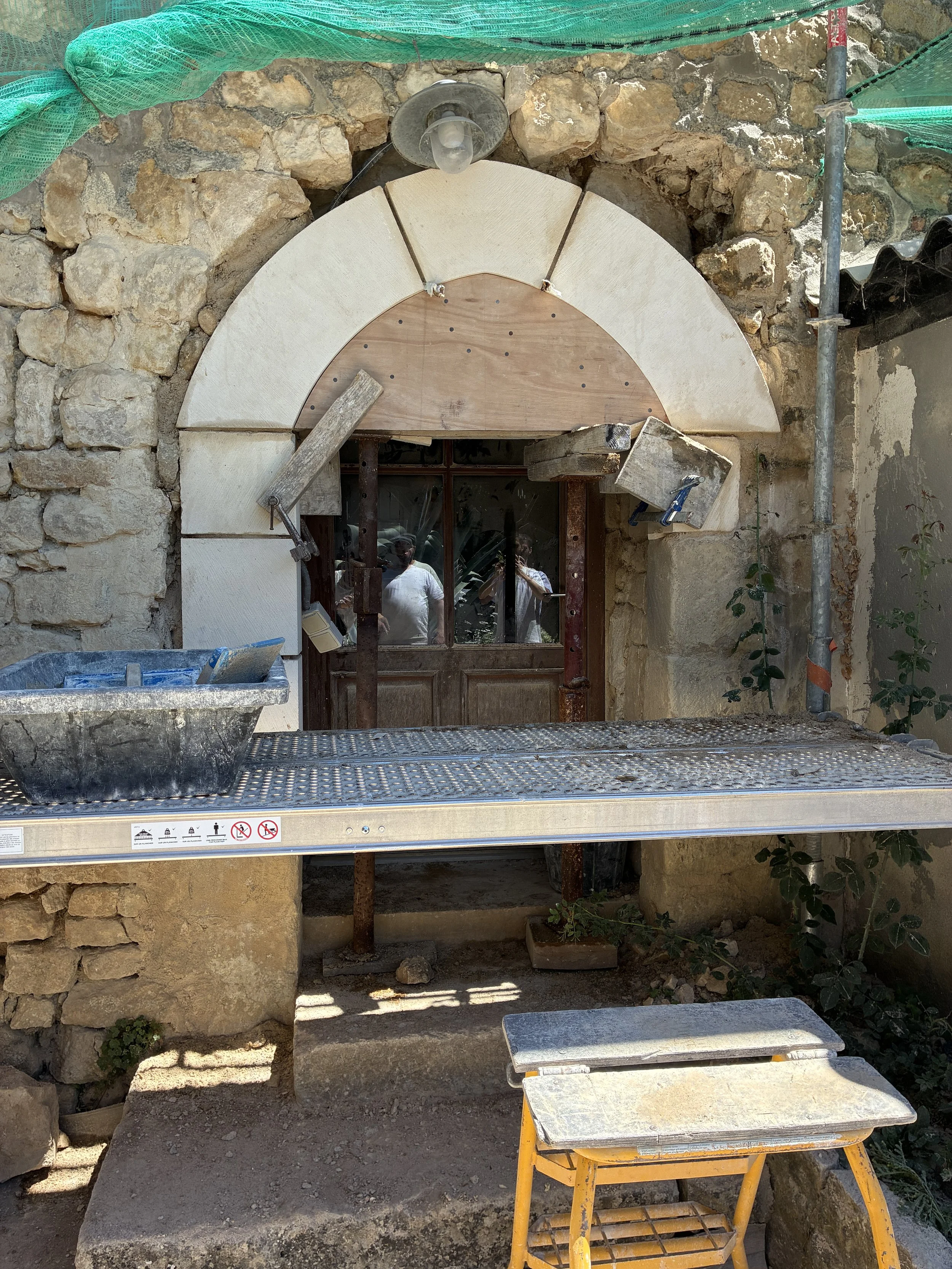 Taille et pose d'un arc en ogive
