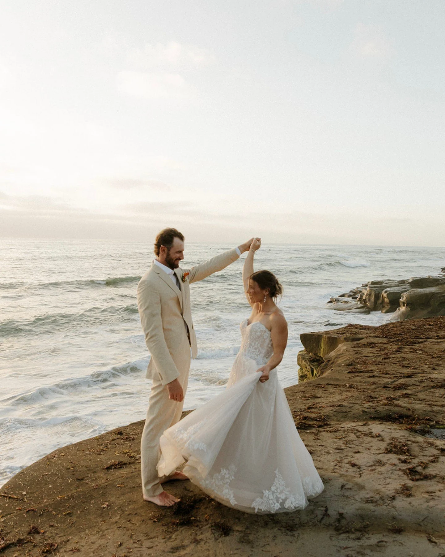 Just a little more from this dreamy San Diego day. 🤍 
The sweetest couple + the prettiest SoCal wedding.

@elliannphoto

#SanDiegoWedding #SanDiegoElopement #SoCalWedding #SoCalVows